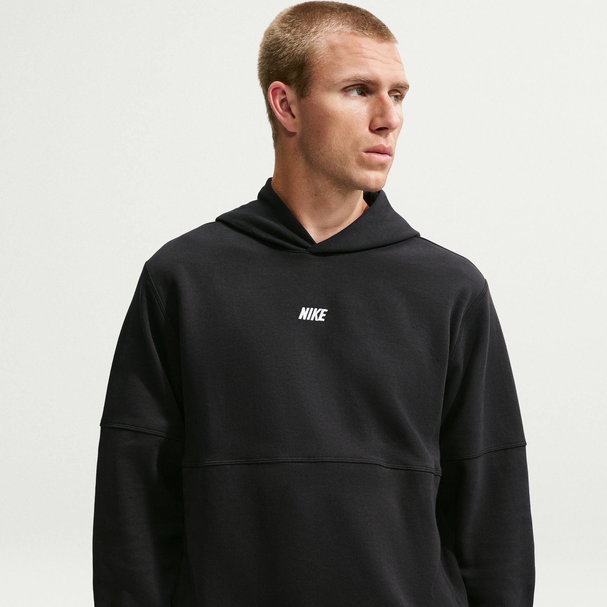 Nike Sportswear Kapuzensweatshirt M NK CLUB VARSITY HOODIE mit Kapuze, Langarm-Design, aus angerauter Sweatware