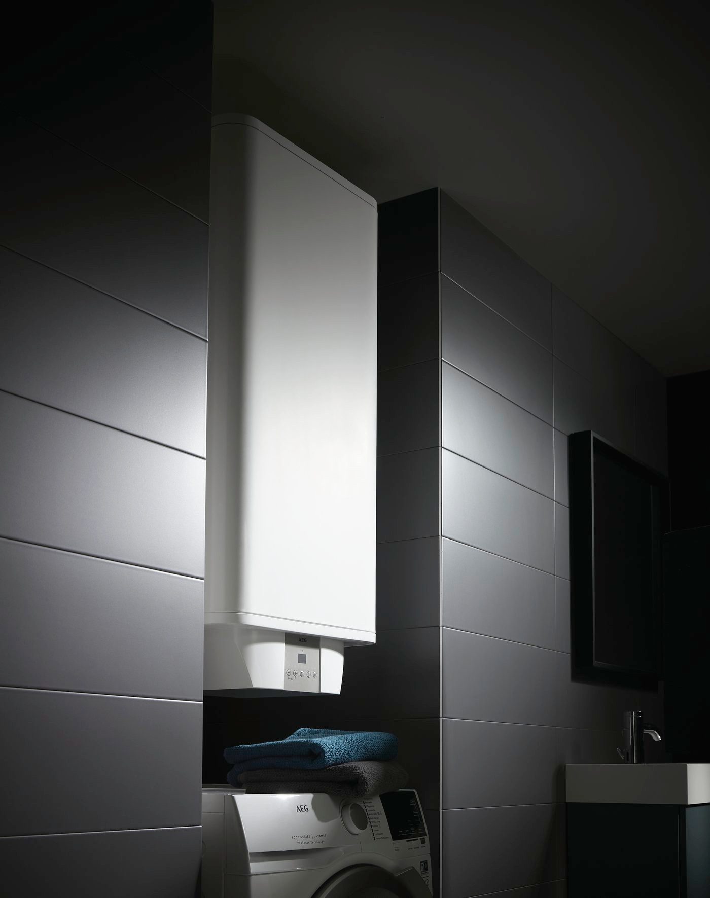 AEG Haustechnik Wandspeicher DEM 80 Comfort EL, Wandspeicher 80 Liter, (max. 85°C), energiesparend mit 3 Eco-Funktionen, gradgenaue Temperaturwahl