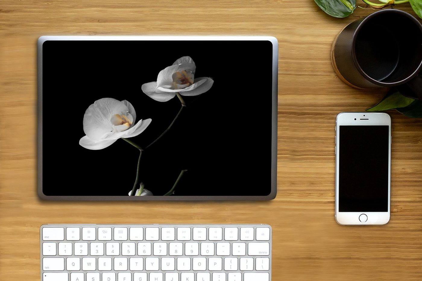 Thumbnail - MuchoWow Laptop-Aufkleber Orchidee - Blumen - Schwarz - Weiß - Stilleben