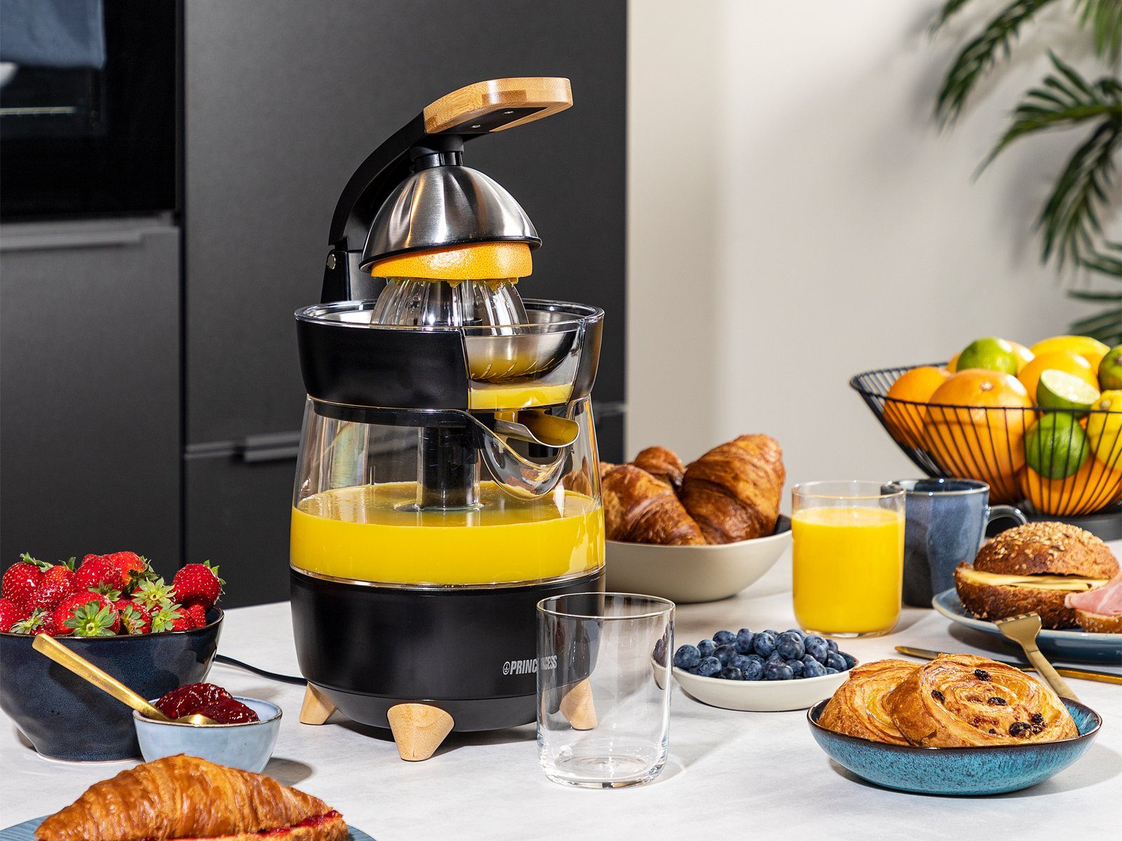 PRINCESS Zitruspresse, 300 W, elektrische Zitronen Saft-Maschine Obst-Presse Profi Entsafter Juicer