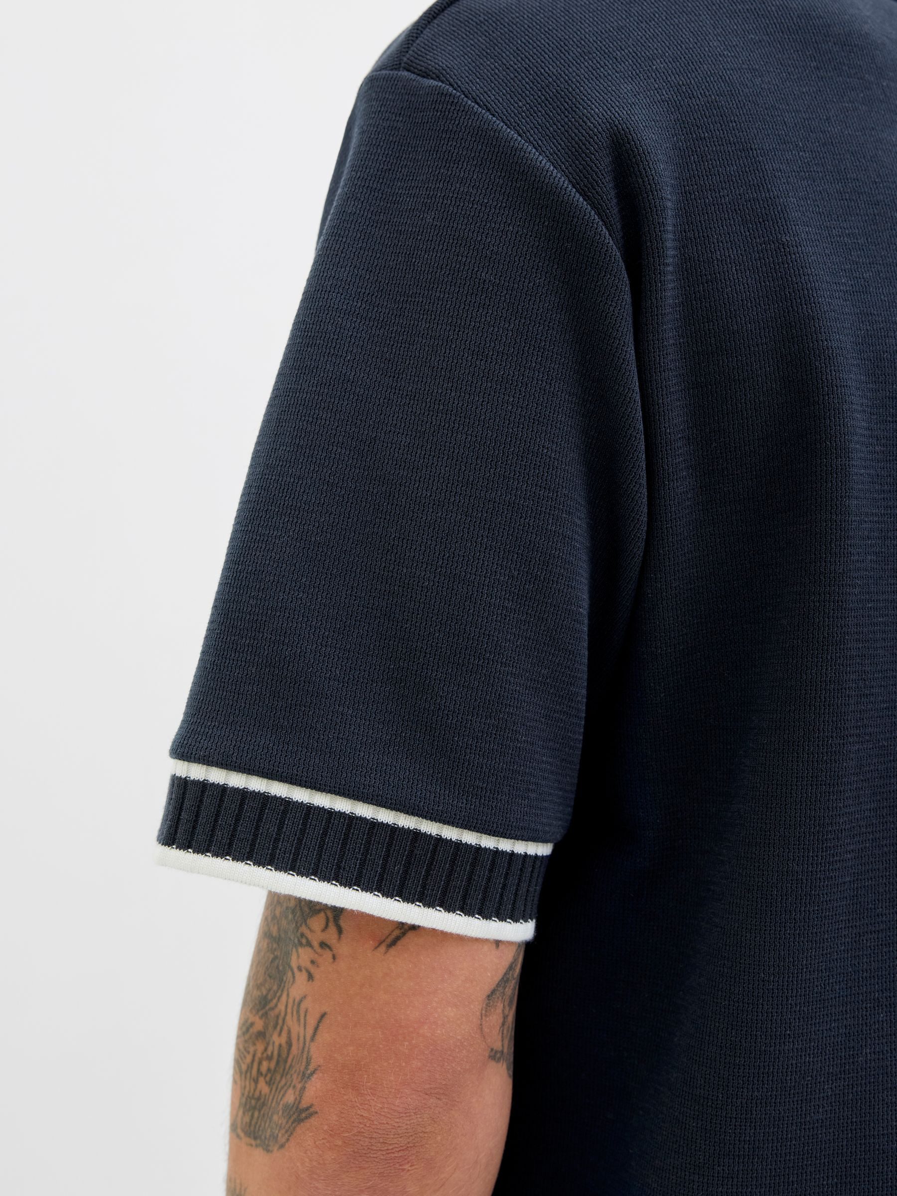 Jack & Jones Poloshirt Klassischer Strick V-Ausschnitt mit Kontraststreifen günstig online kaufen