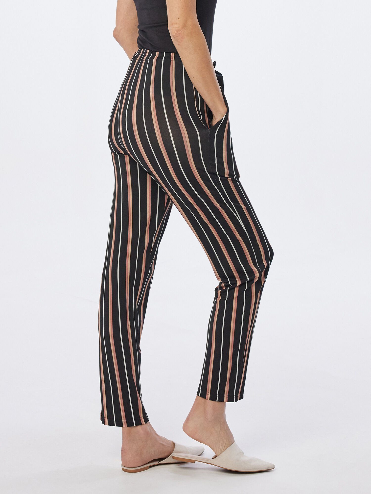 Sarah Kern Loungehose Relaxhose figurumspielend mit raffiniertem Bindeelement