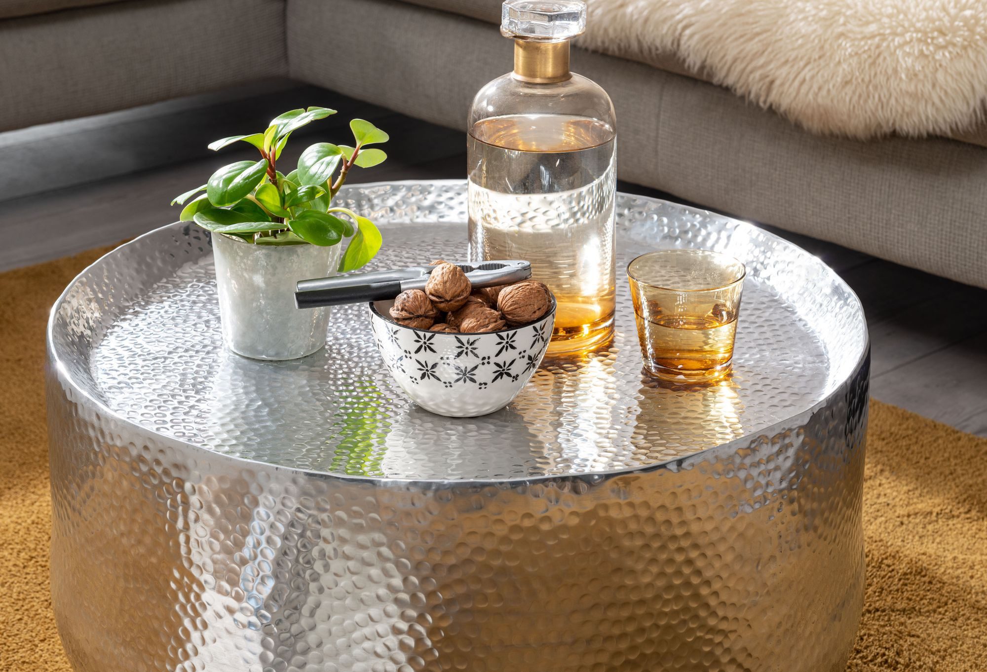 FINEBUY Couchtisch FB30286 rund 60cm Aluminium silber Handgefertigt Wohnzimmertisch (Aluminium Silber 60x60x35cm Sofatisch Hammerschlag), Wohnzimmertisch Rund,  – Bild 4 von 5