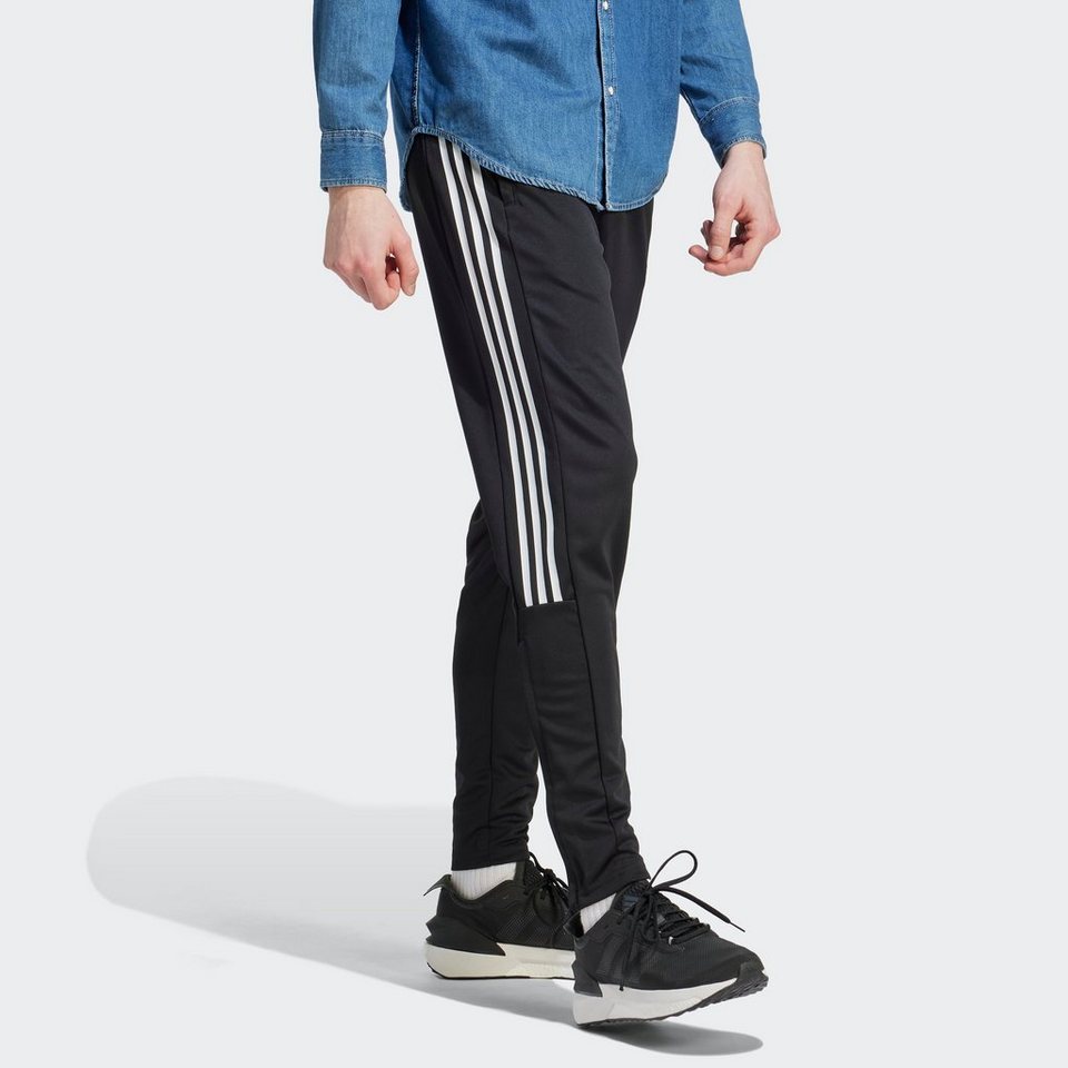 adidas Sportswear Sporthose TIRO WORDMARK HOSE (1-tlg), Eine  feuchtigkeitsabsorbierende Hose aus recycelten