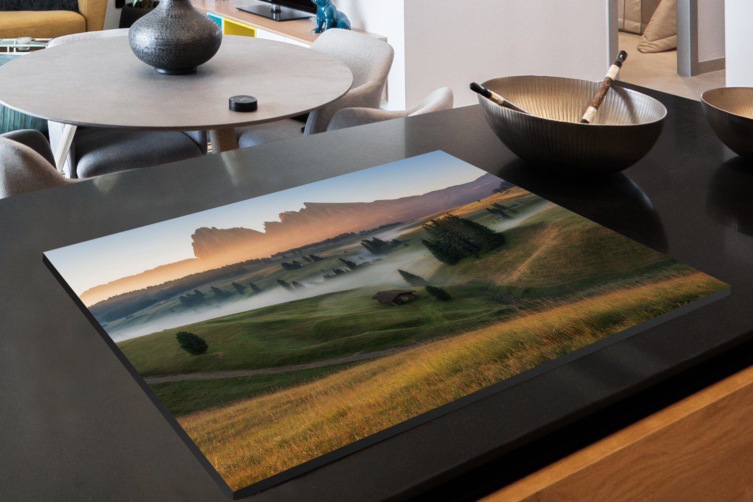 die Landschaft, Vinyl, 80x52 Nebel küche, tlg), - für (1 Induktionskochfeld Herdblende-/Abdeckplatte Schutz Ceranfeldabdeckung MuchoWow - Berg cm,