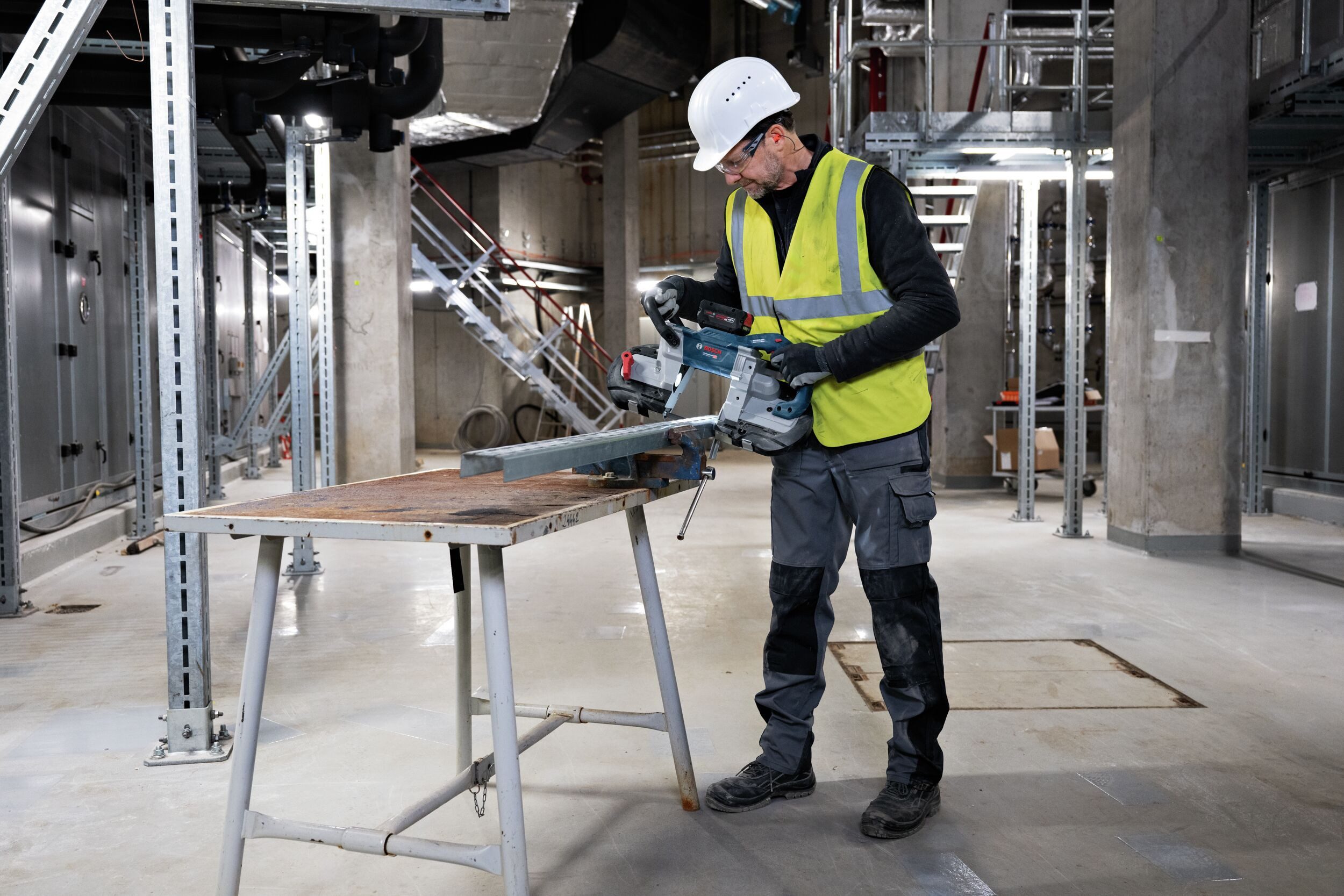 BOSCH Akku-Bandsäge GCB 18V-127, Ohne Akku - im Karton