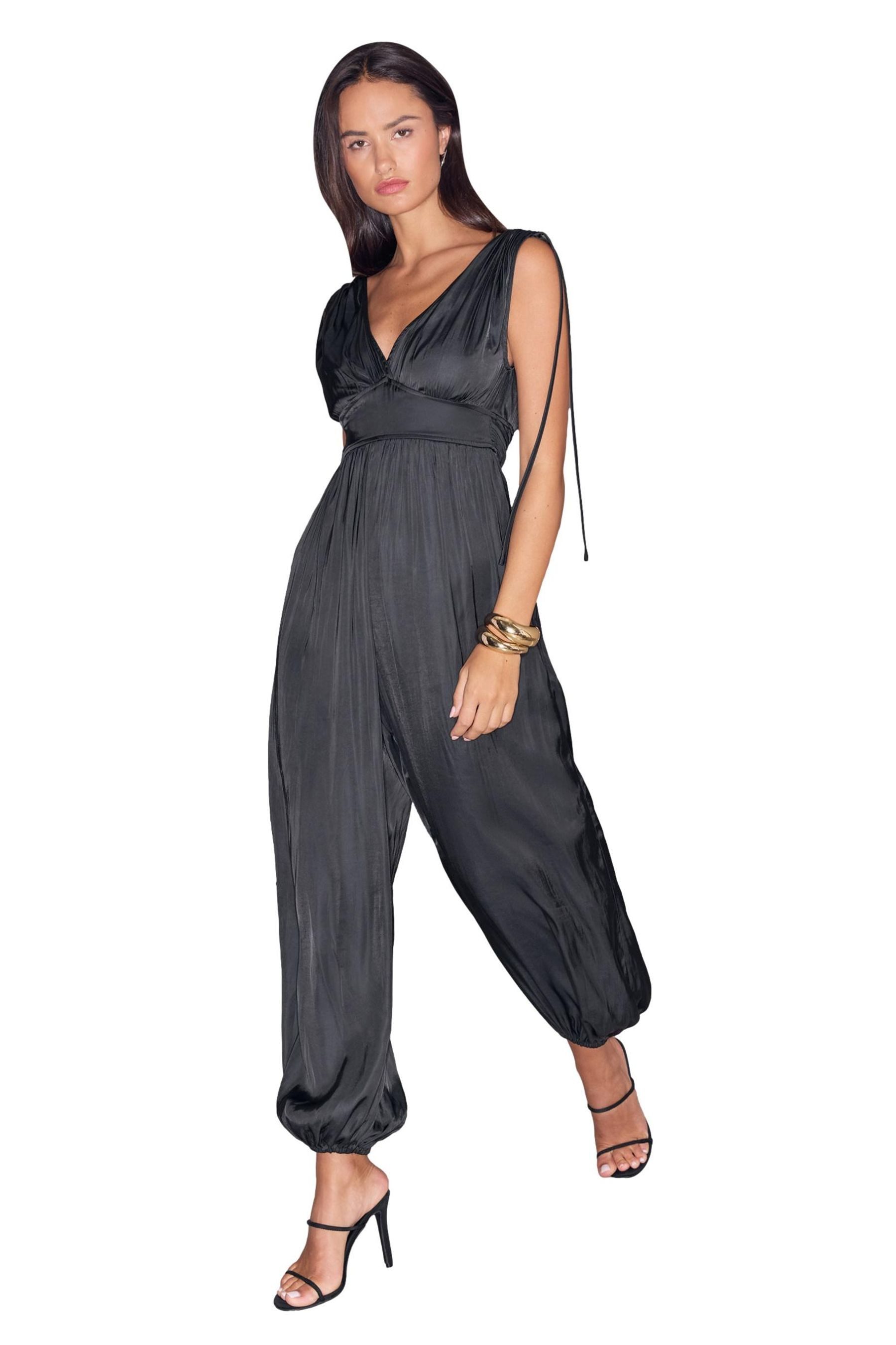 LIPSY Jumpsuit Lipsy ärmelloser Jumpsuit mit V-Ausschnitt und (1-tlg)