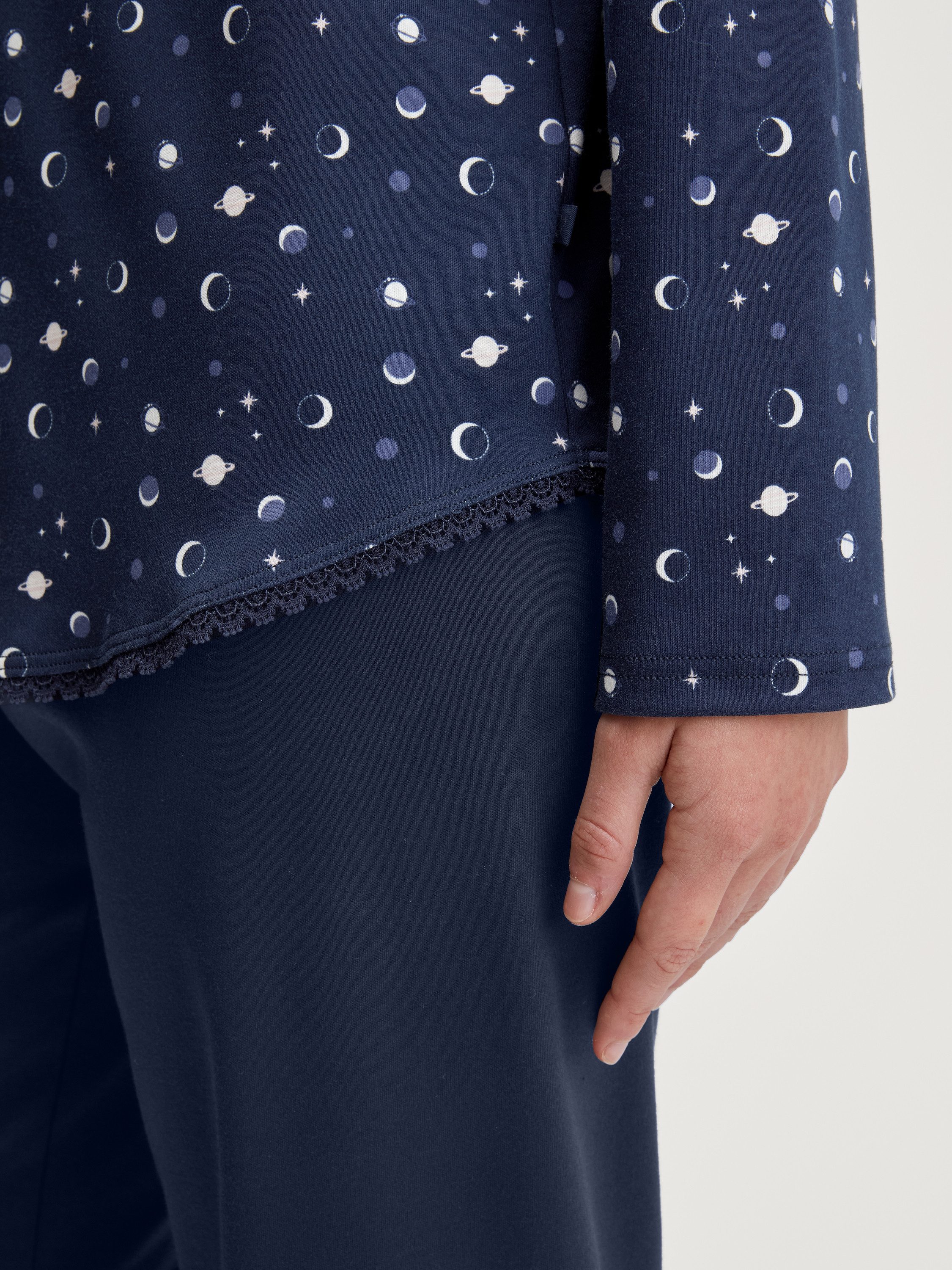 CALIDA Pyjama Midnight Dreams Damen (2 tlg) mit Knöpfen, aus 100% Bio-Baumwolle, wärmende Qualität
