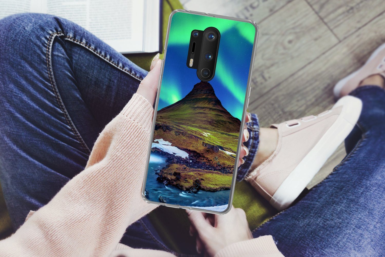 MuchoWow Handyhülle für OnePlus 8 Pro Nordlicht - Sternenhimmel - Island - Berg - Grün - W, Phone Case, Silikon, Schutzhülle Dünn