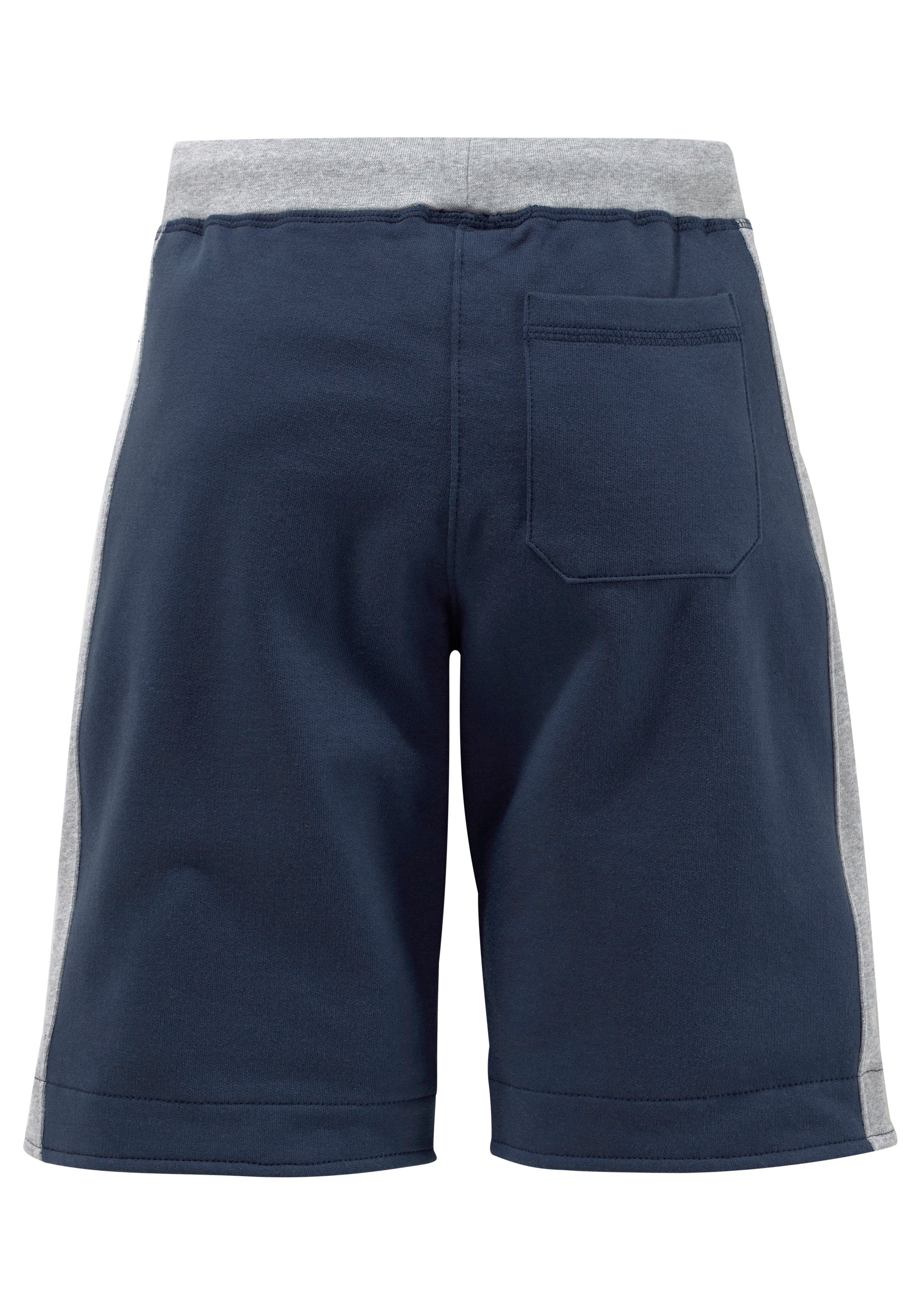 KIDSWORLD Sweatshorts, modische Sweatbermudas mit coolem Druck vorn