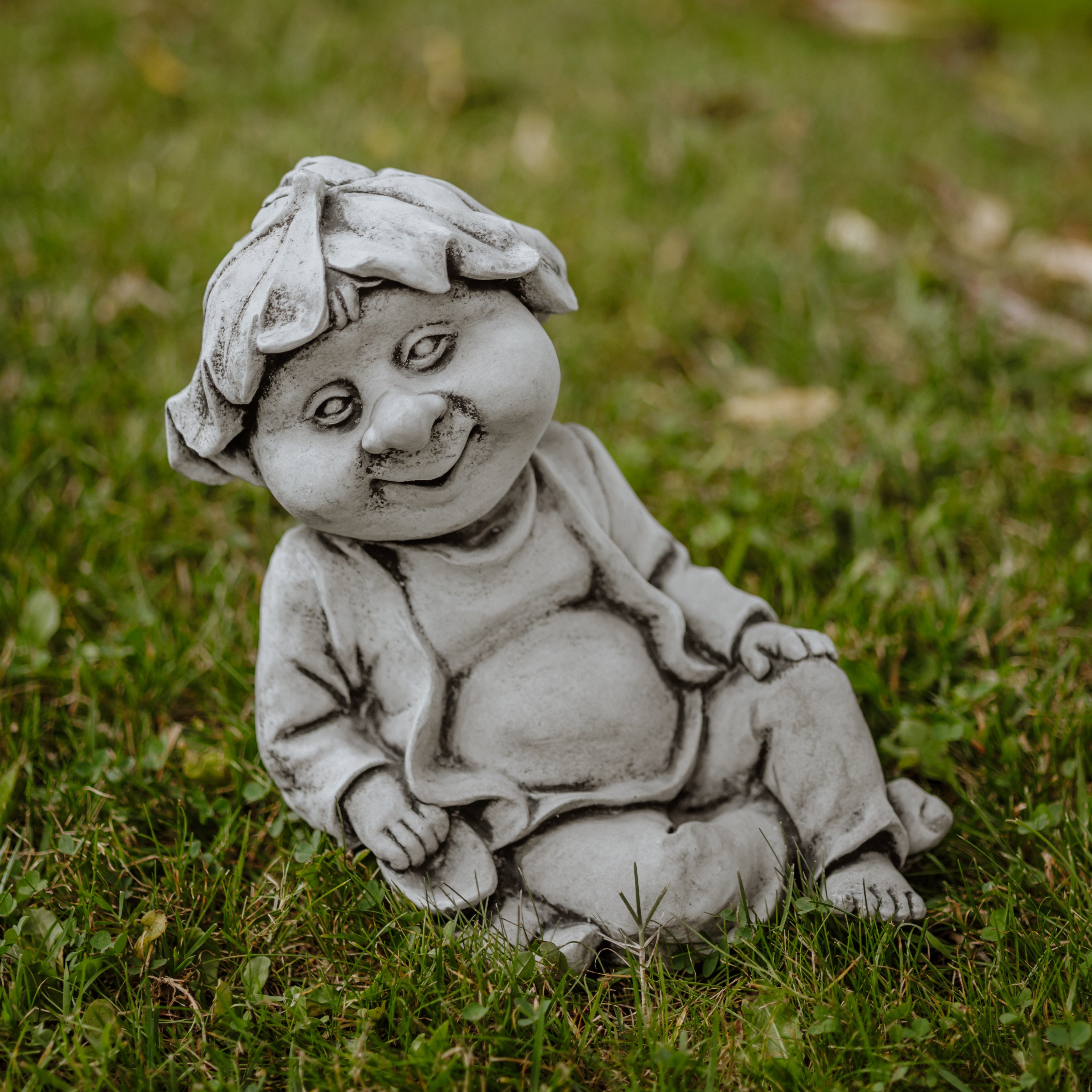 gartendekoparadies.de Gartenfigur lustiger Gnom Steinfigur Wichtel Gartendeko aus Steinguss, 25 cm, 5 kg, Frostsicher