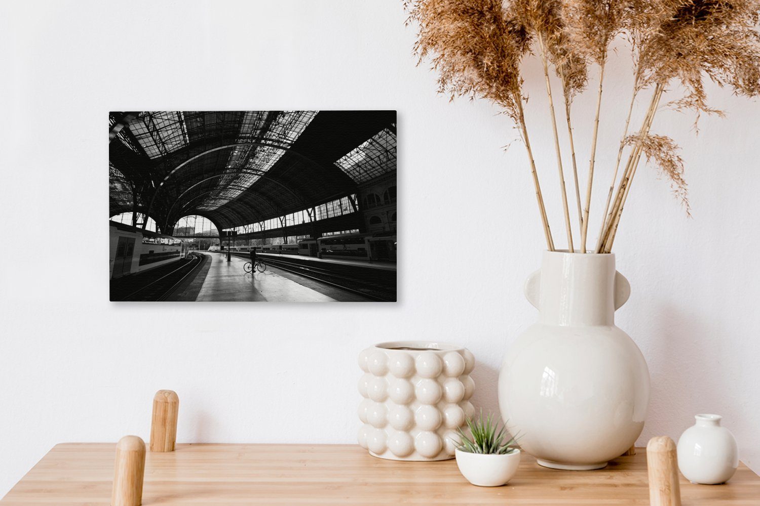 30x20 eines (1 Barcelona, Bahnhofs Schwarz-Weiß-Fotografie Wanddeko, Wandbild Leinwandbilder, St), Leinwandbild OneMillionCanvasses® cm in Aufhängefertig,