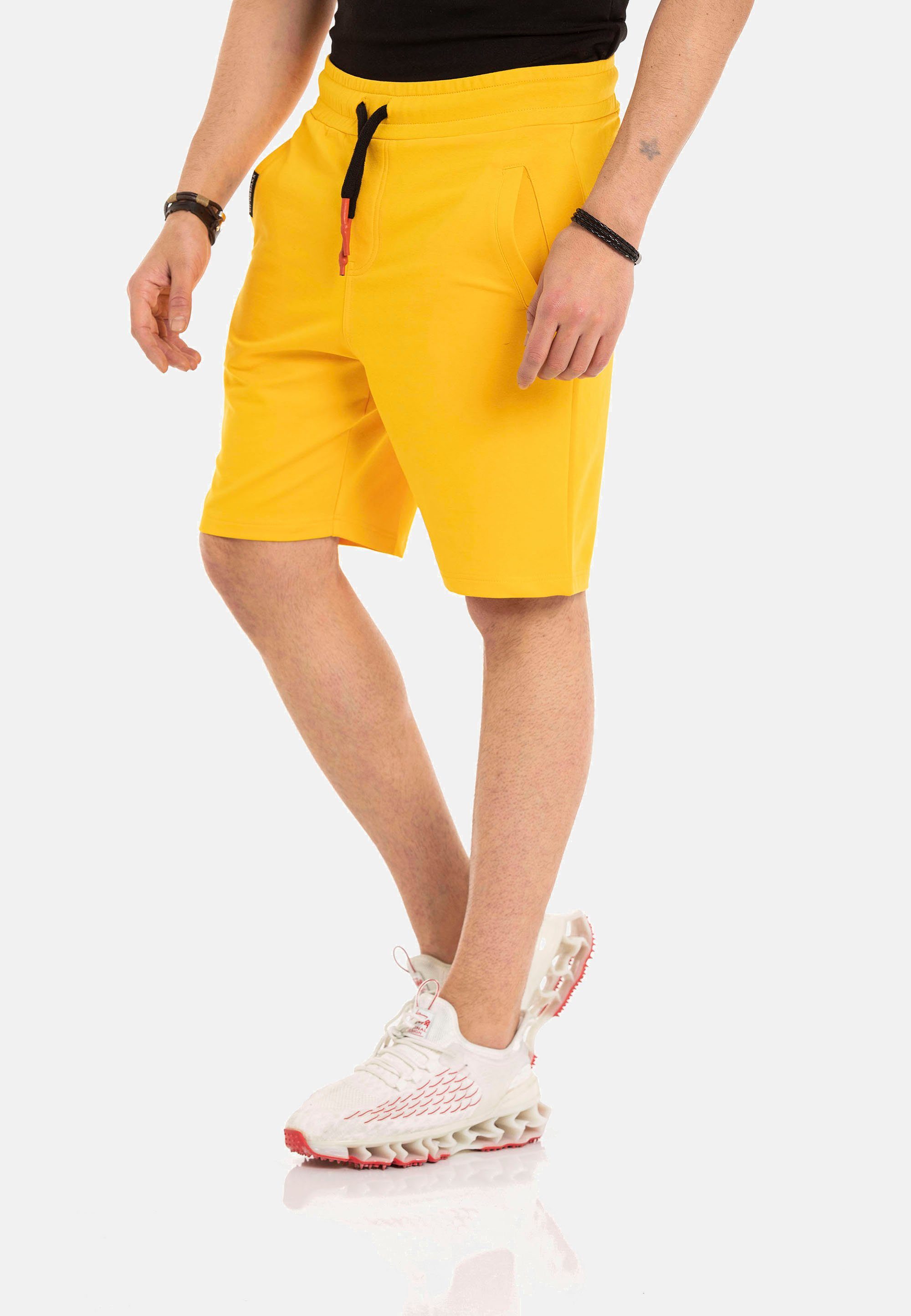 in gelb sportlichem Baxx Cipo Look Shorts &