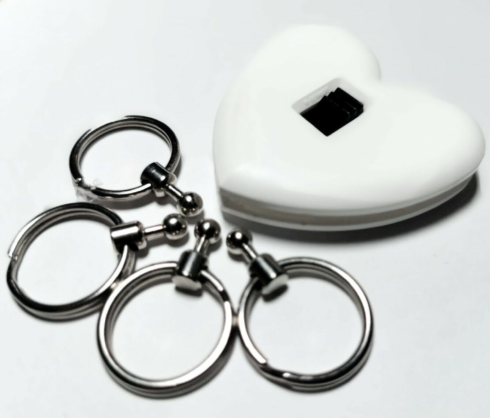HR Autocomfort Schlüsselanhänger Set Hase BUNNY Weisser Schlüsselanhänger mit PLAYBOY Relief Emblem