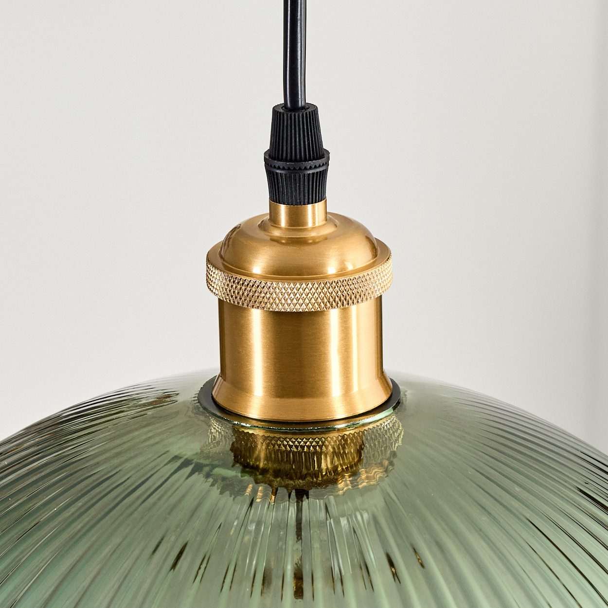 hofstein Hängeleuchte Hängelampe aus Metall/Riffelglas in Goldfarben/Grün, ohne Leuchtmittel, Hängeleuchte im Retro/Vintage-Design (Schirm Ø 30 cm), 1 x E27 – Bild 3 von 5