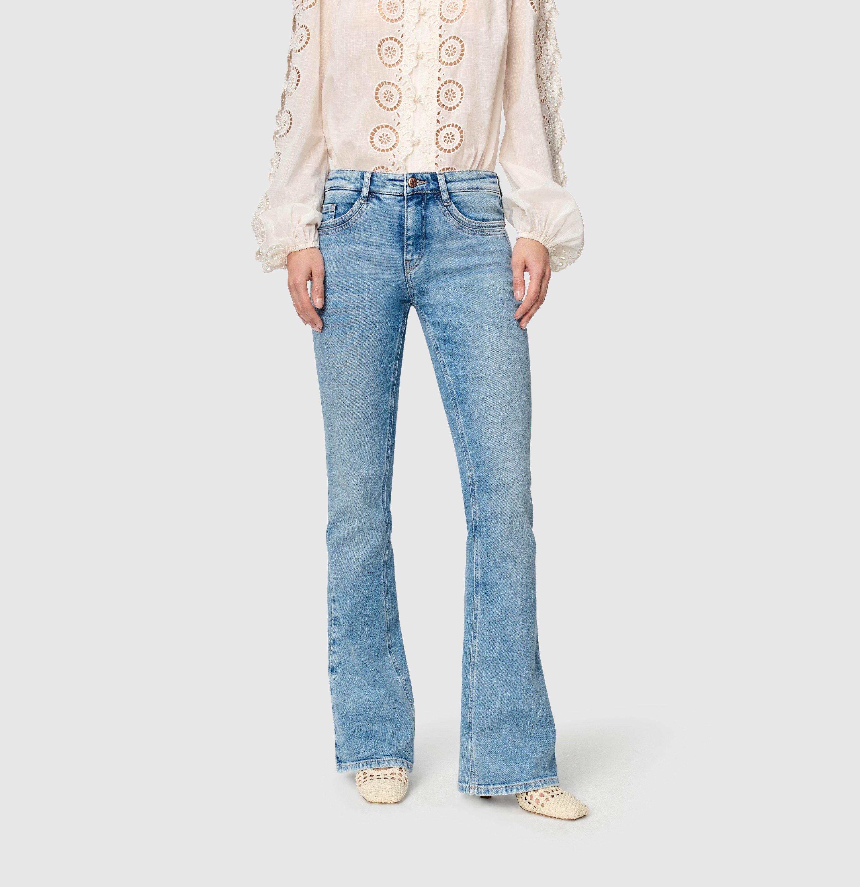 Mac Cosmetics Bequeme Jeans