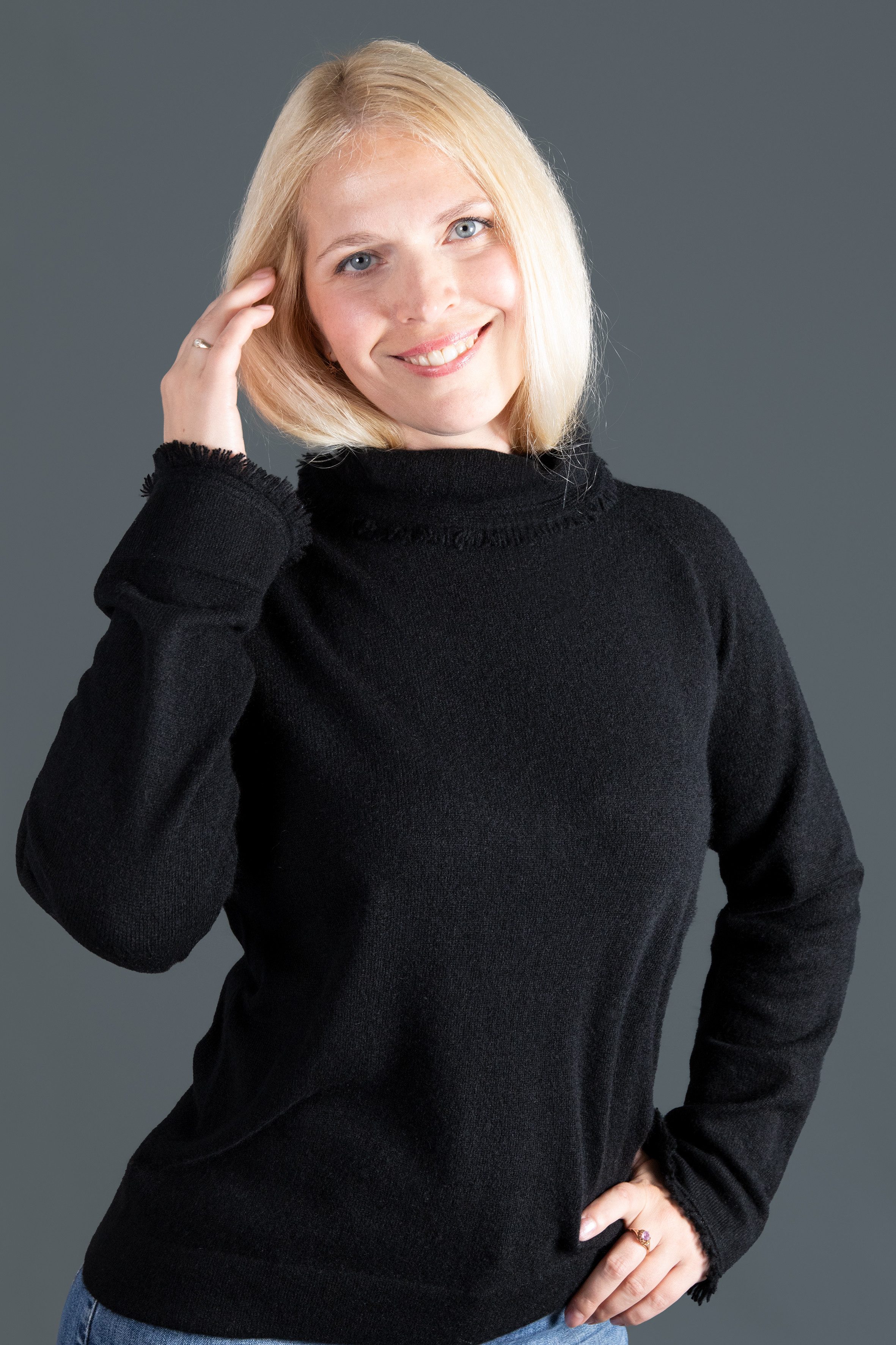 Ariun Kaschmirpullover Fransen am Kragensaum und an den Ärmeln günstig online kaufen