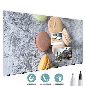 Primedeco Garderobenpaneel Magnetwand und Memoboard aus Glas Französische Süssspeise