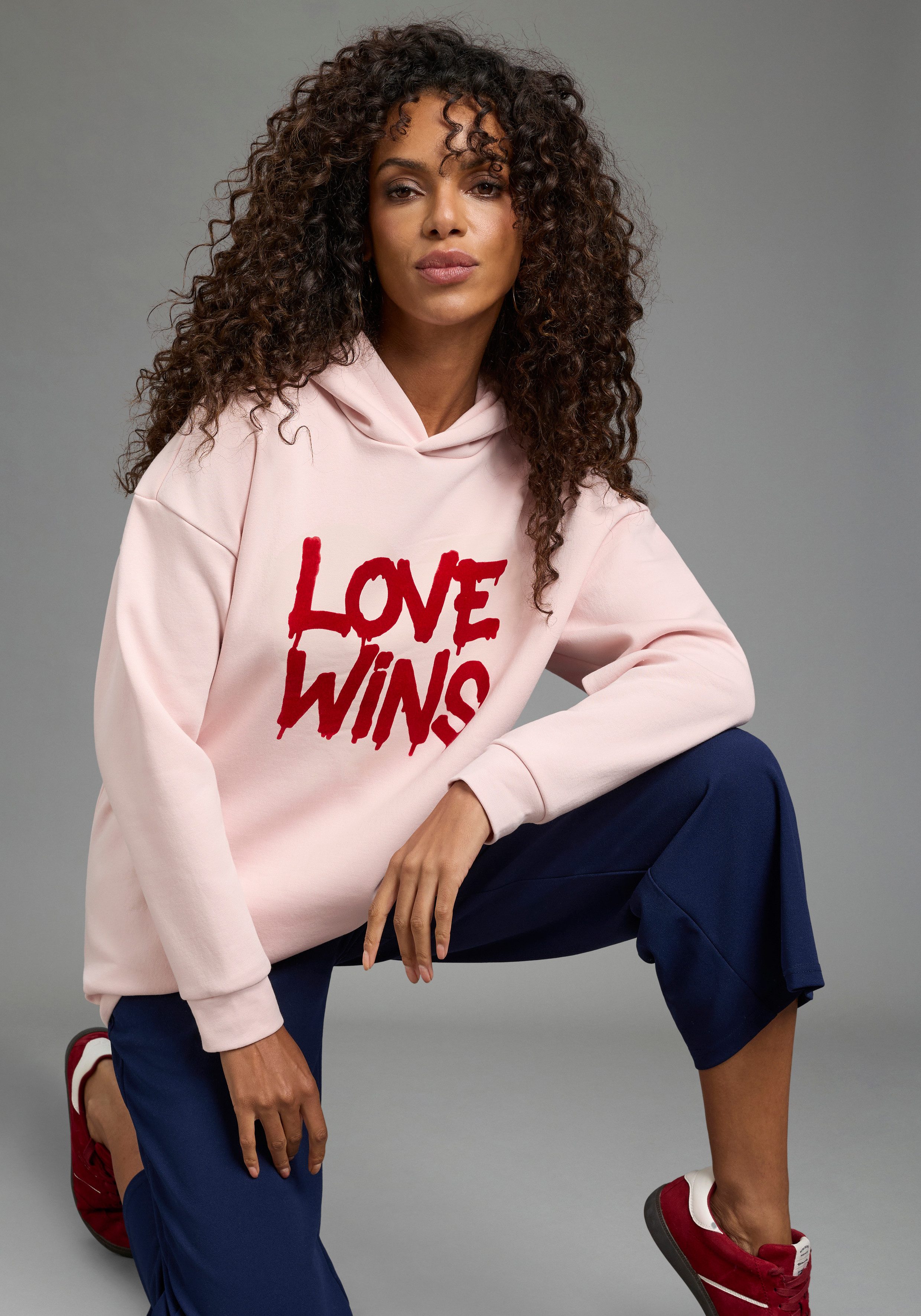 Laura Scott Kapuzensweatshirt in kuschliger Sweatware und samtigen Frontdruck