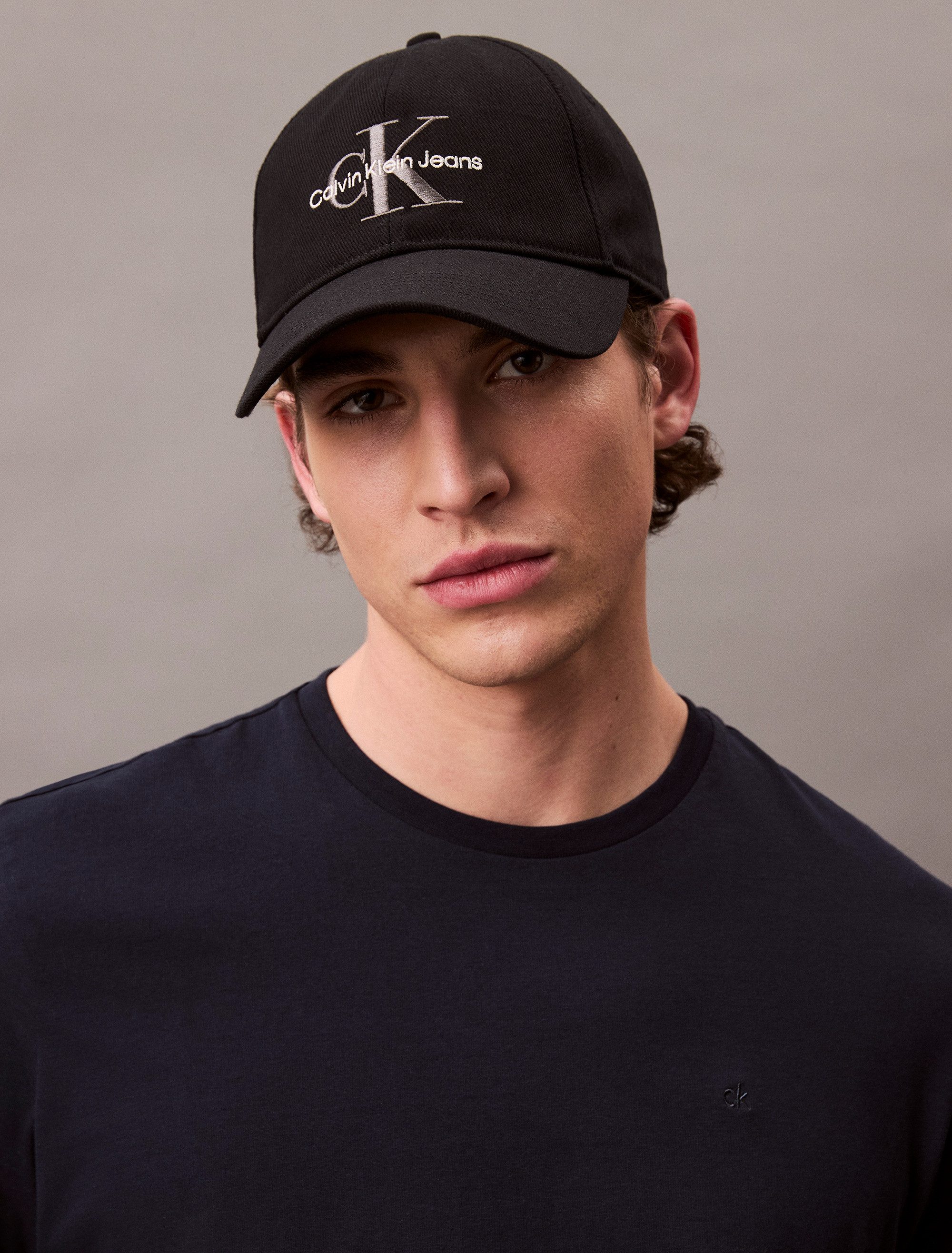 Calvin Klein Jeans Baseball Cap MONO LOGO EMBRO CAP mit Logostickerei