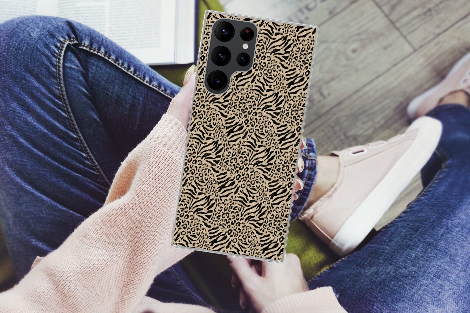 MuchoWow Handyhülle für Samsung Galaxy S22 Ultra Giraffe - Zebra - Motiv - Braun, Phone Case, Silikon, Schutzhülle Dünn
