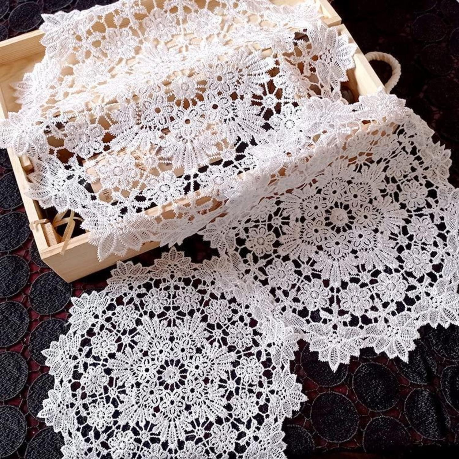 LuxusKollektion Tischläufer Tischläufer Spitze gehäkelt 15x15cm Weiß 4Stk (4-tlg)