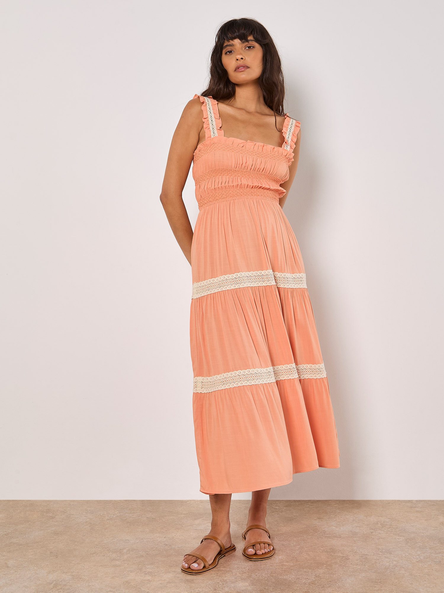 Apricot Midikleid Häkelspitzen-Stufenkleid, mit Smokdetails günstig online kaufen