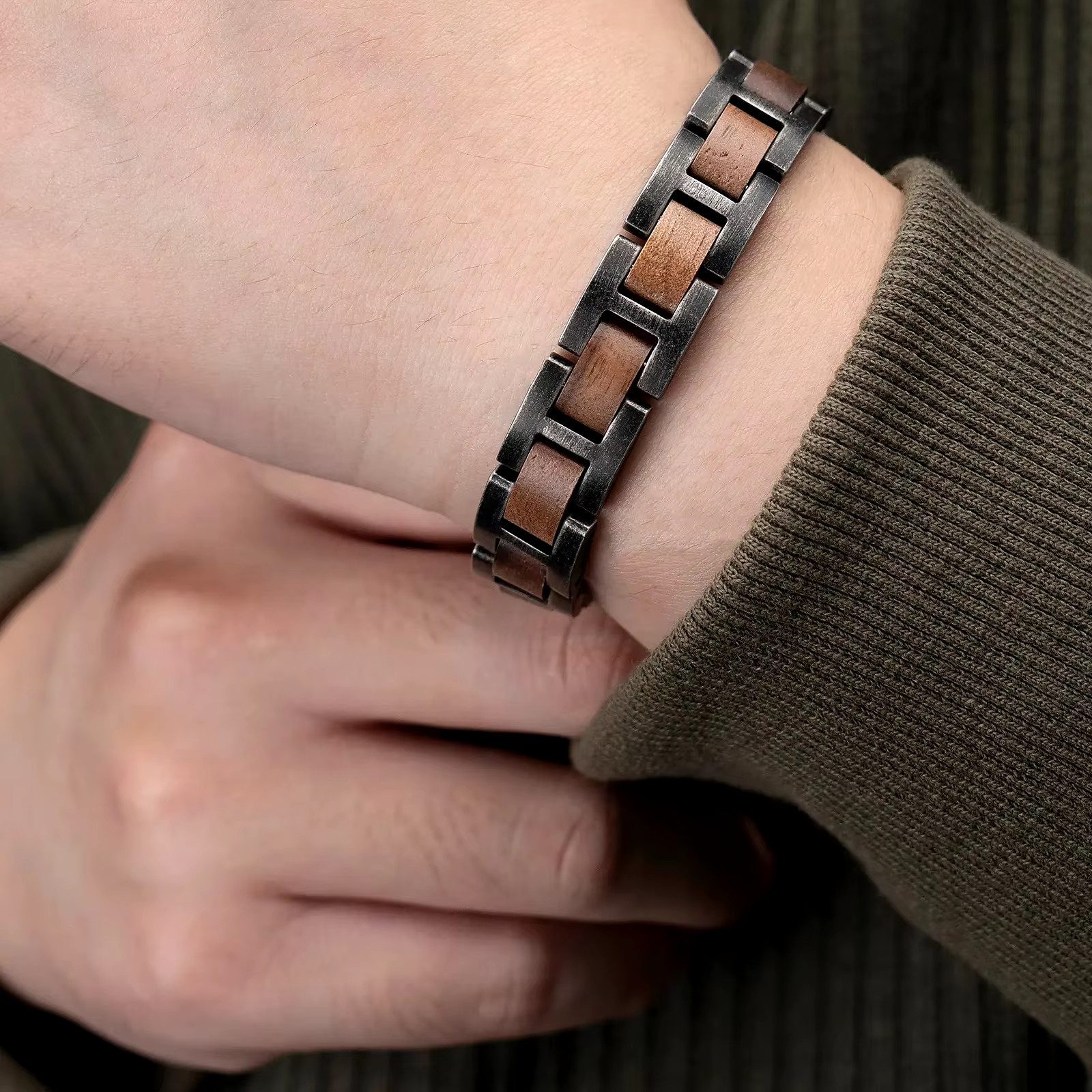 Holztick Bavaria Gliederarmband Aeon, schönes Armband aus Walnussholz und Edelstahl im antik- look