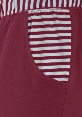 H.I.S Capri-Pyjama (2 tlg) mit geringeltem T-Shirt und legerer Hose