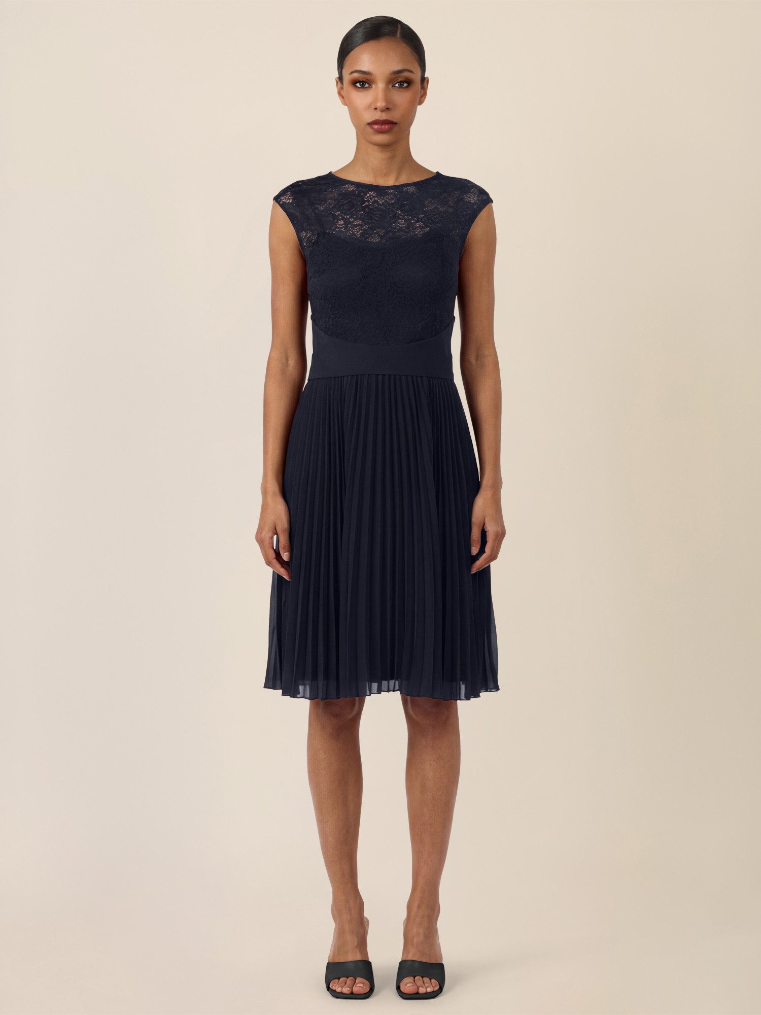 Apart Cocktailkleid mit Plisseerock