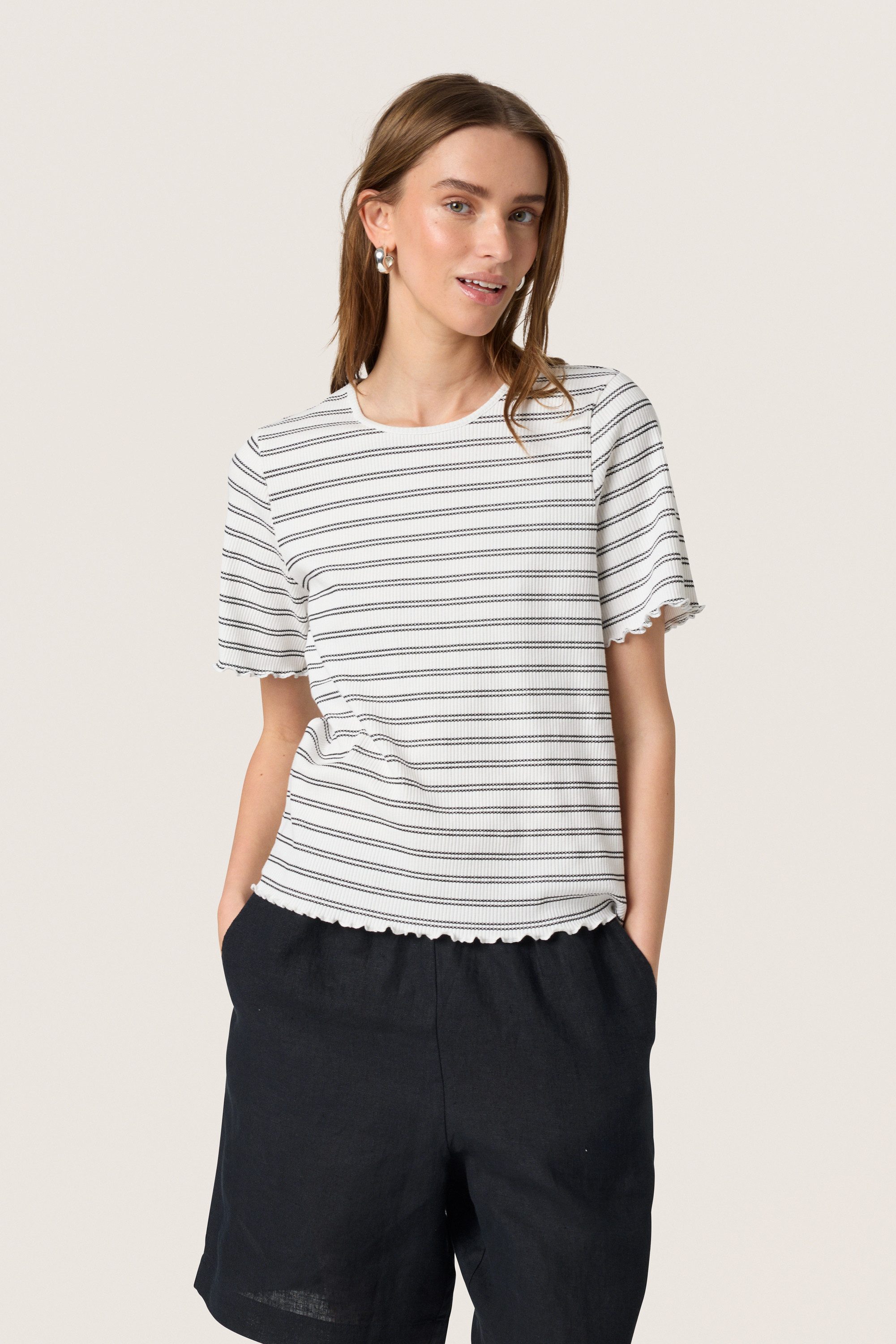 SOAKED IN LUXURY T-Shirt T-shirt SLEleanora