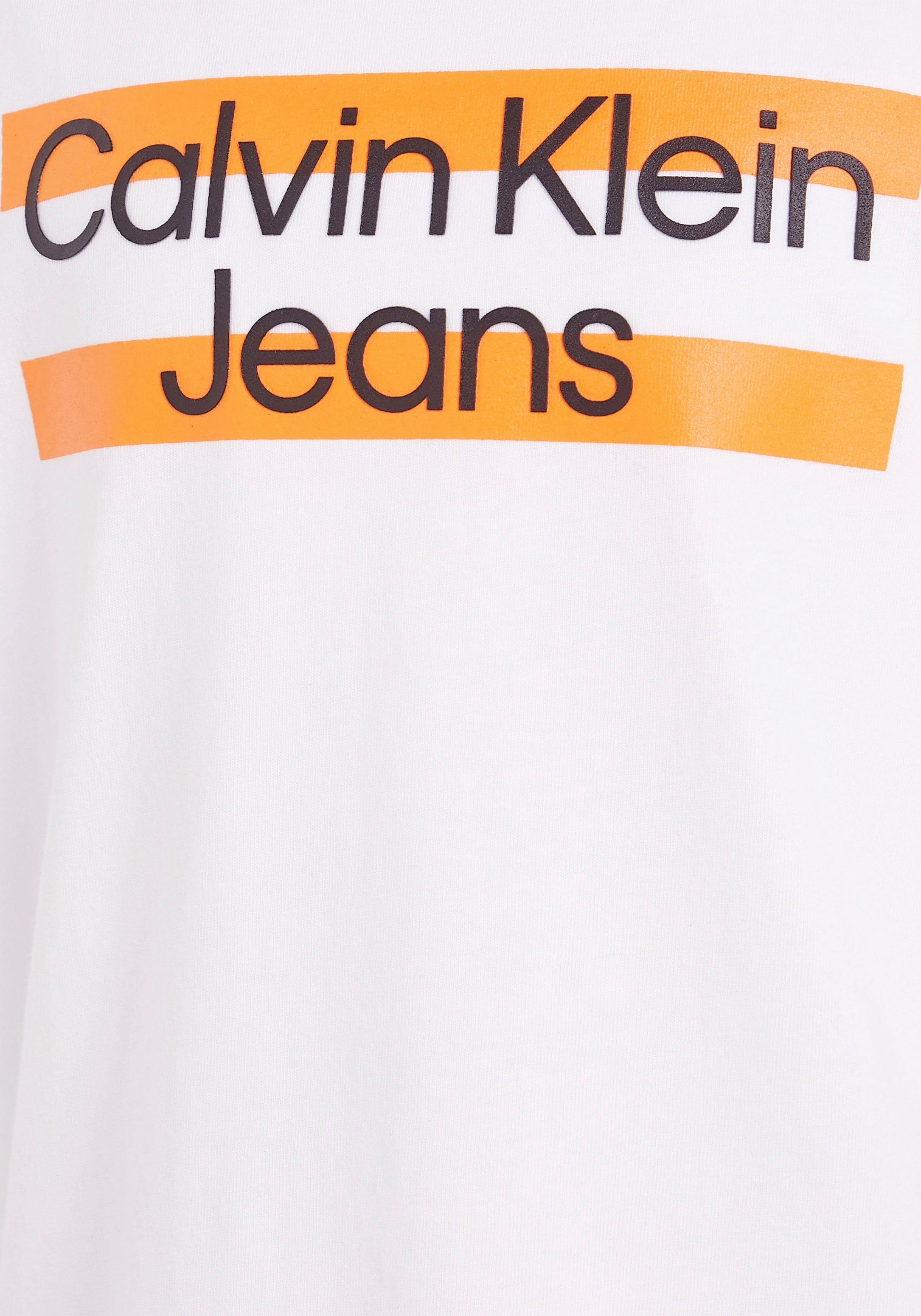Calvin Klein Jeans Brust Logodruck T-Shirt Calvin Klein auf weiß mit der