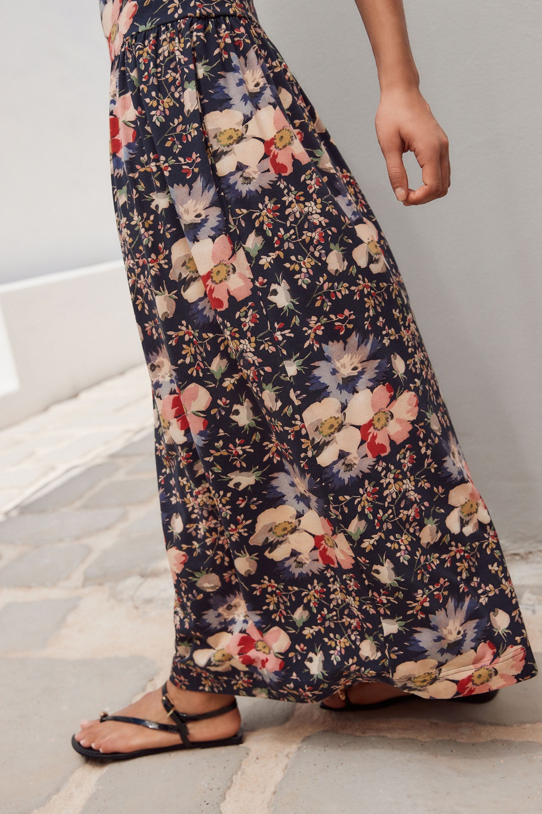 Next Jerseykleid Bandeau-Maxikleid mit tiefer Taille, Kurzgröße (1-tlg)