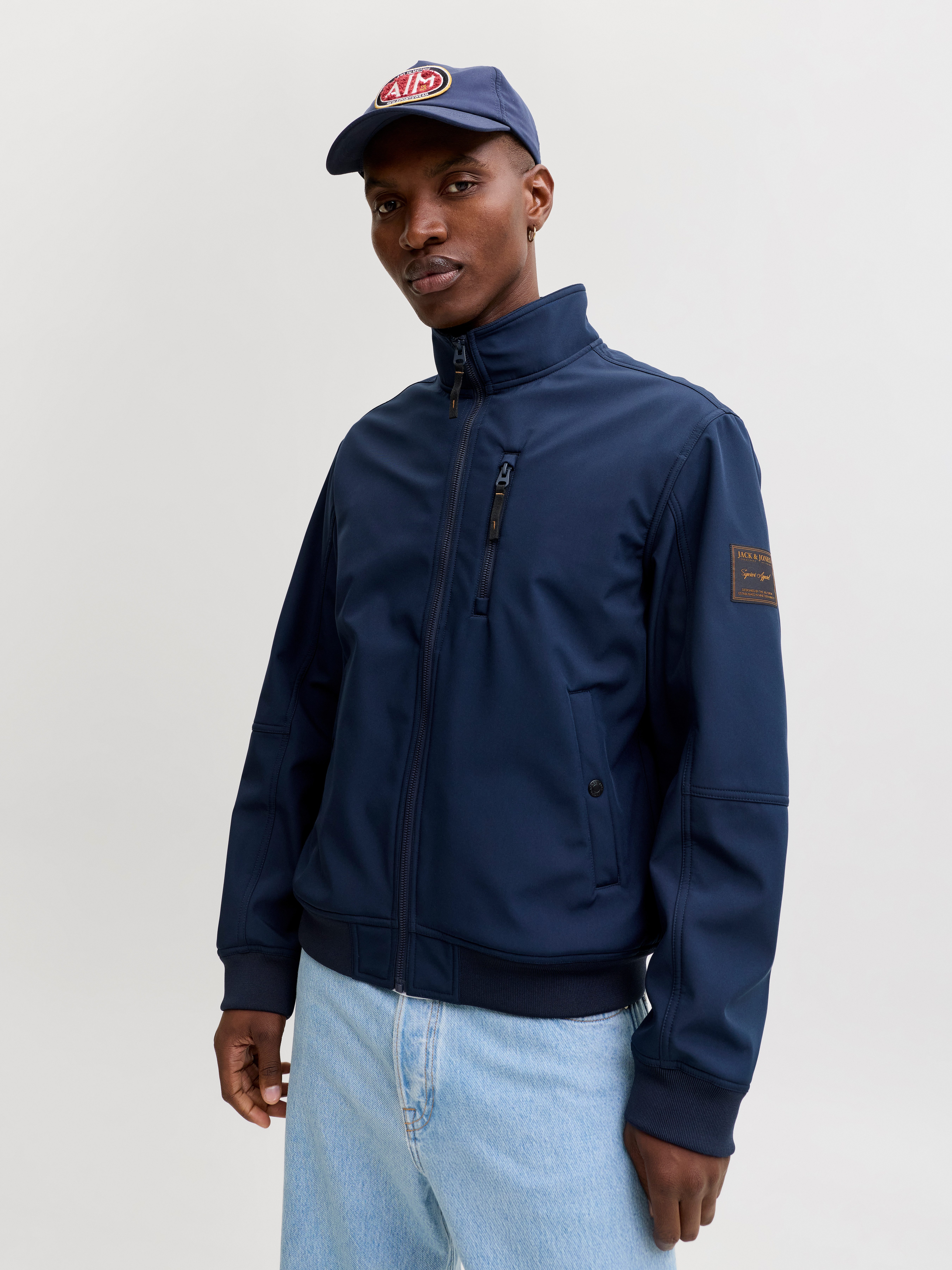 Jack & Jones Softshelljacke JJEPARKER SOFTSHELL BOMBER SN mit Brust-Reißver günstig online kaufen