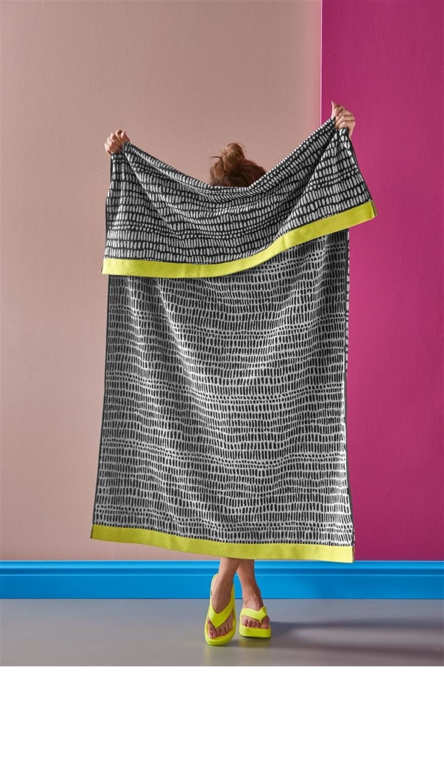 KAAT Amsterdam Strandtuch KAAT Family Strandtuch Liegetuch 100x180 cm Zanzibar schwarz weiß, Baumwolle (1-St), äußerst saugfähig und schnell trocknend