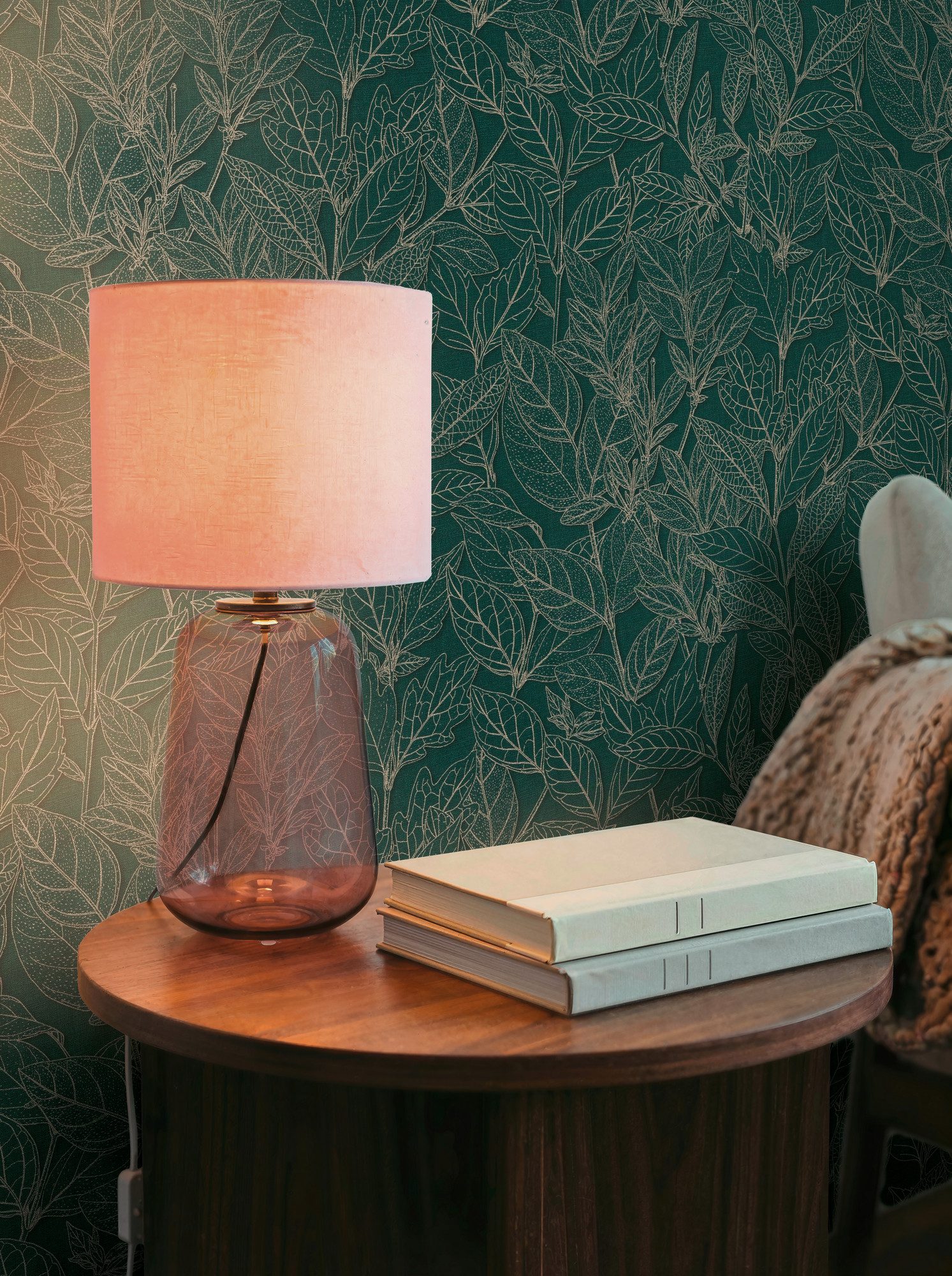 A.S. Création Vliestapete Trend Spectrum Leaves – Elegantes Blätterdesign Vliestapete, leicht strukturiert, floral, leicht glänzend, botanisch, (1 St), Großzügiges Blätterdesign mit matten und leicht glänzenden Details