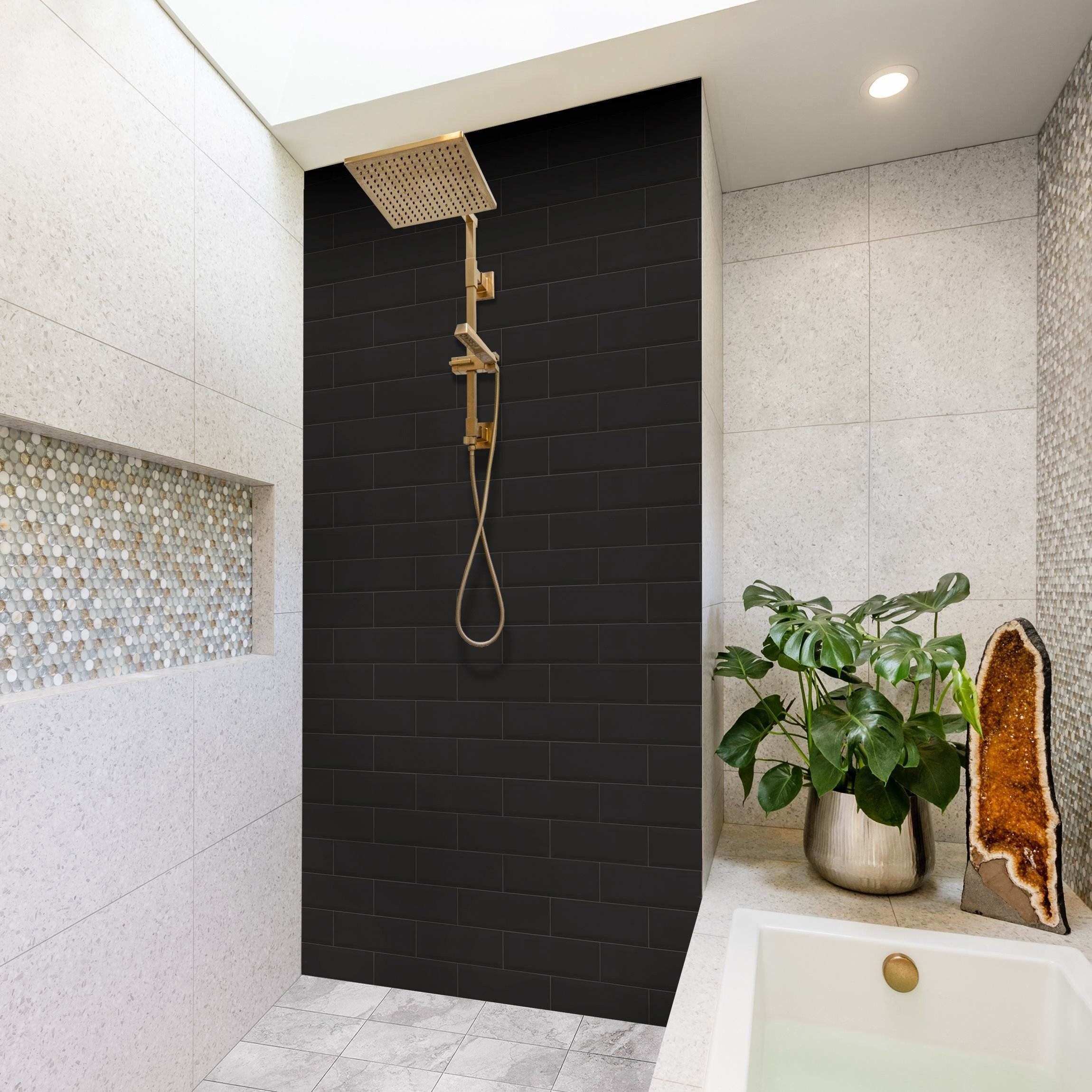 Bilderdepot24 Duschrückwand Fliesenoptik schwarz Duschrückwand ohne Bohren Dusche, (1-tlg., 0,61 mm starke Folie selbstklebend Wandpaneele Dusche versch. Größen), fugenlose & wasserfeste Motiv Rückwand Wandverkleidung für Duschkabine
