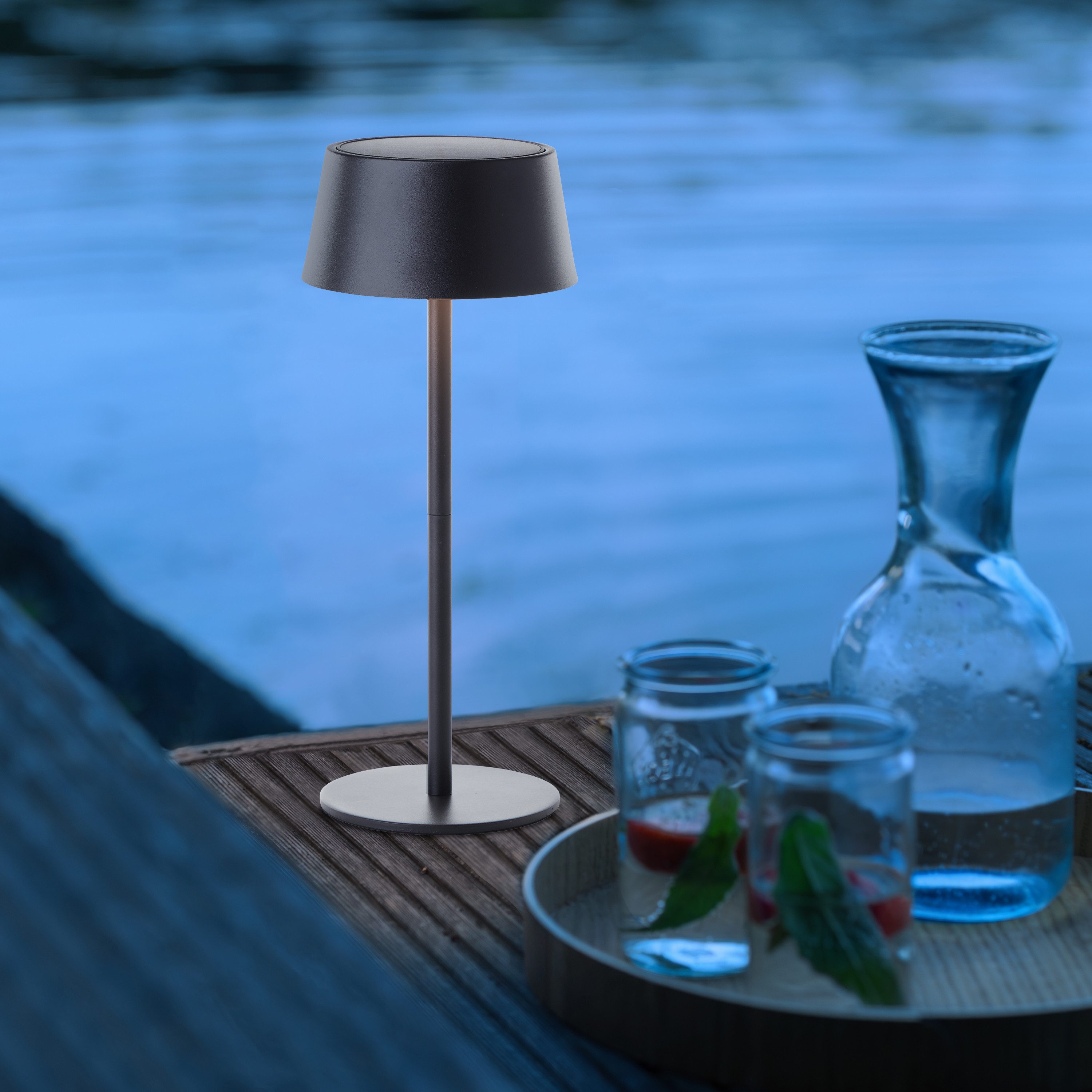 OTTO home LED Außen-Tischleuchte Oddny Tischleuchte mit Solar u. Akku, mehrere Helligkeitsstufen, LED fest integriert, Warmweiß, LED Solar, Tischlampe, 3000 K, dimmbar, USB ladbar, Indoor & Outdoor