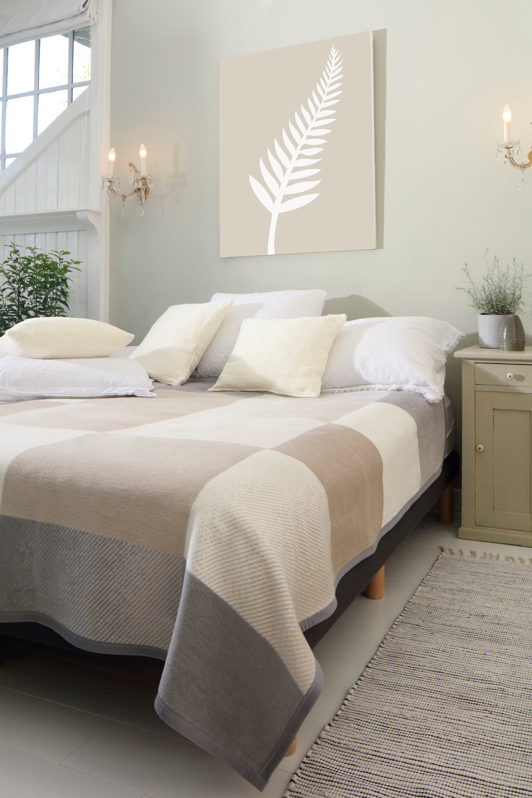 Wohndecke Across beige XL, karierte Sofadecke in 180x220, Decke in Übergröße, Biederlack, Made in Germany