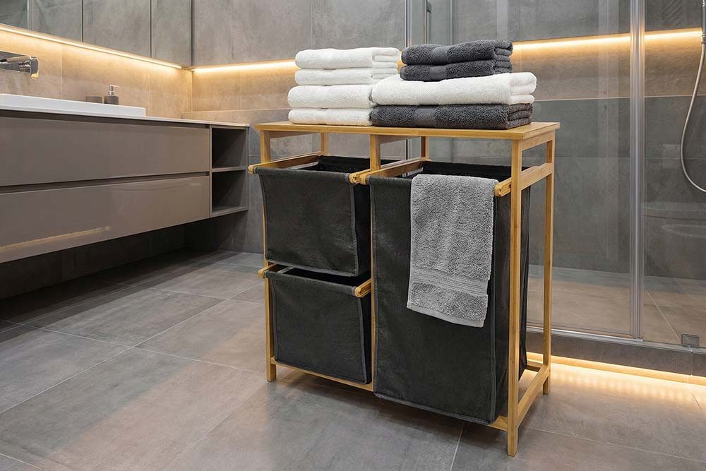 riess-ambiente Wäschekorb LAGOON SPA 70cm natur/grau – Bambus-Massivholz, 3 Wäschebeutel, FSC (Einzelartikel, 1 St), Wäschesammler mit ausziehbaren Säcken – ideal für vorsortierte Wäsche