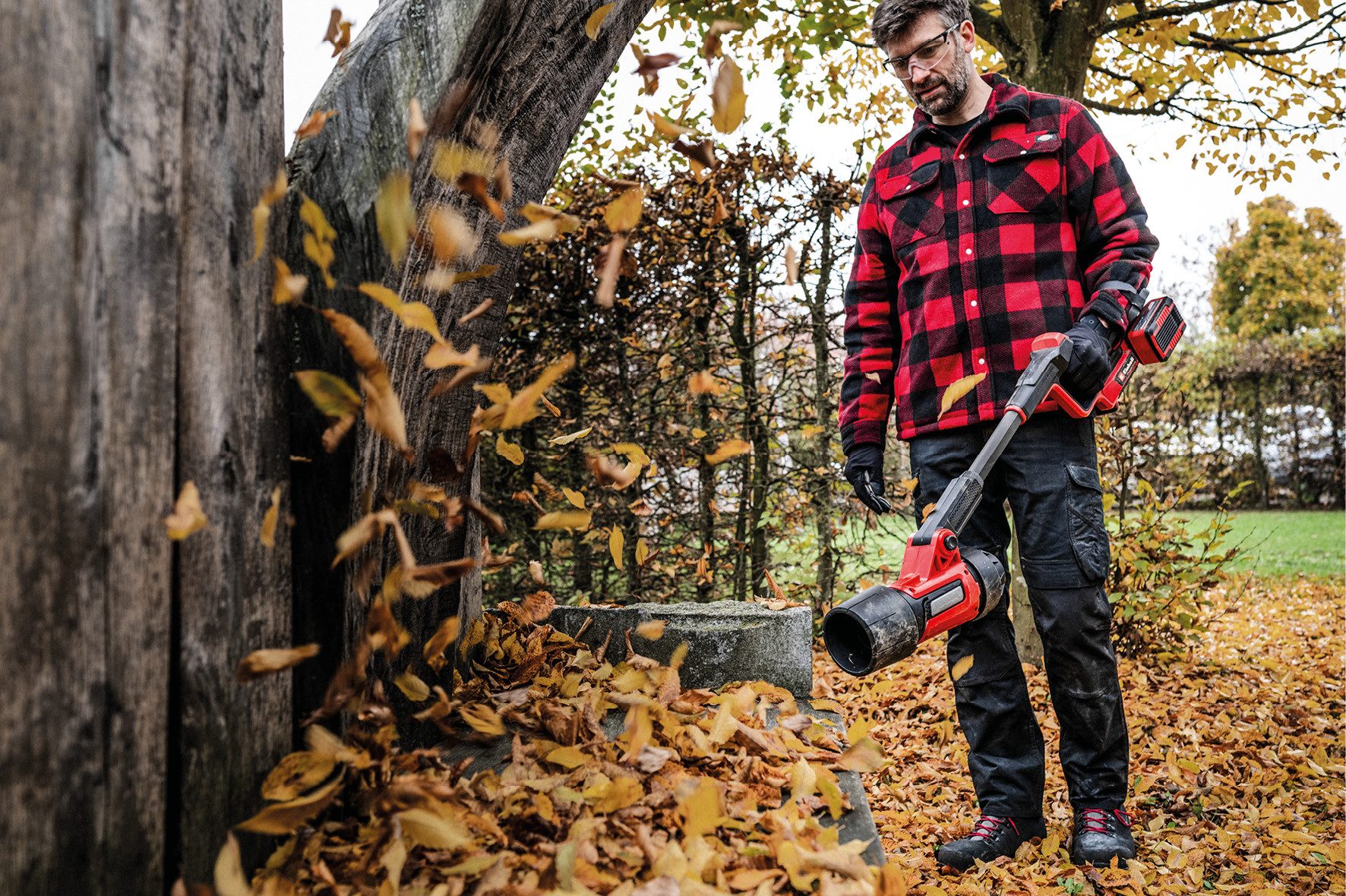 Einhell Akku-Laubbläser PROFESSIONAL GP-LB 36/270 Li E (2x4,0 Ah), mit Blasaufsatz, 2x Akku 18V 4,0Ah und 2x Ladegerät PXC Starter Kit C1 – Bild 5 von 5