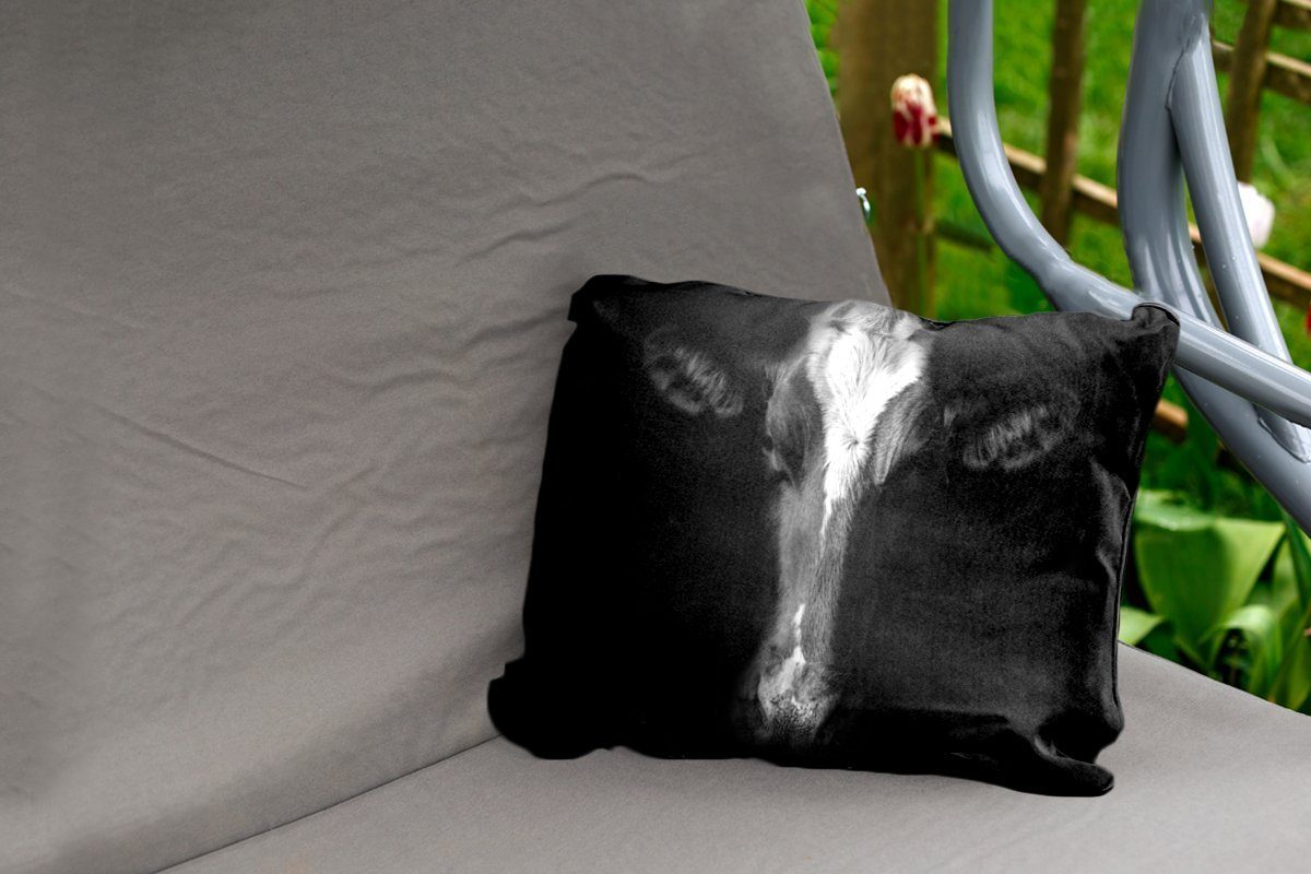 Dekokissen Outdoor-Dekorationskissen, Kuh Polyester, schwarz weiß, in und Kissenhülle Hintergrund Porträt auf schwarzem Dekokissenbezug, MuchoWow
