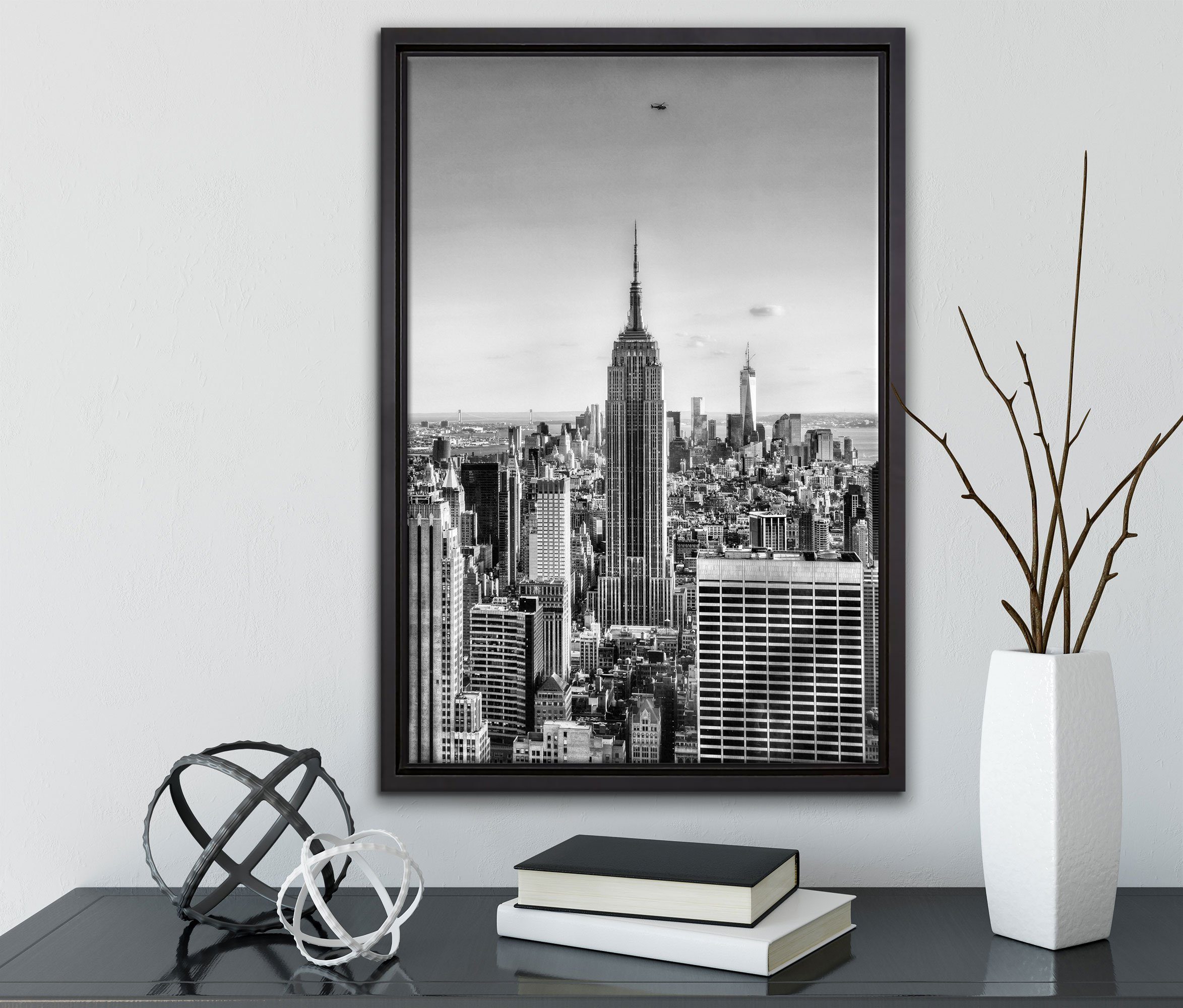 Zackenaufhänger Leinwandbild bespannt, St), in Wanddekoration State Building Leinwandbild inkl. in New einem gefasst, fertig Empire Schattenfugen-Bilderrahmen York, (1 Pixxprint