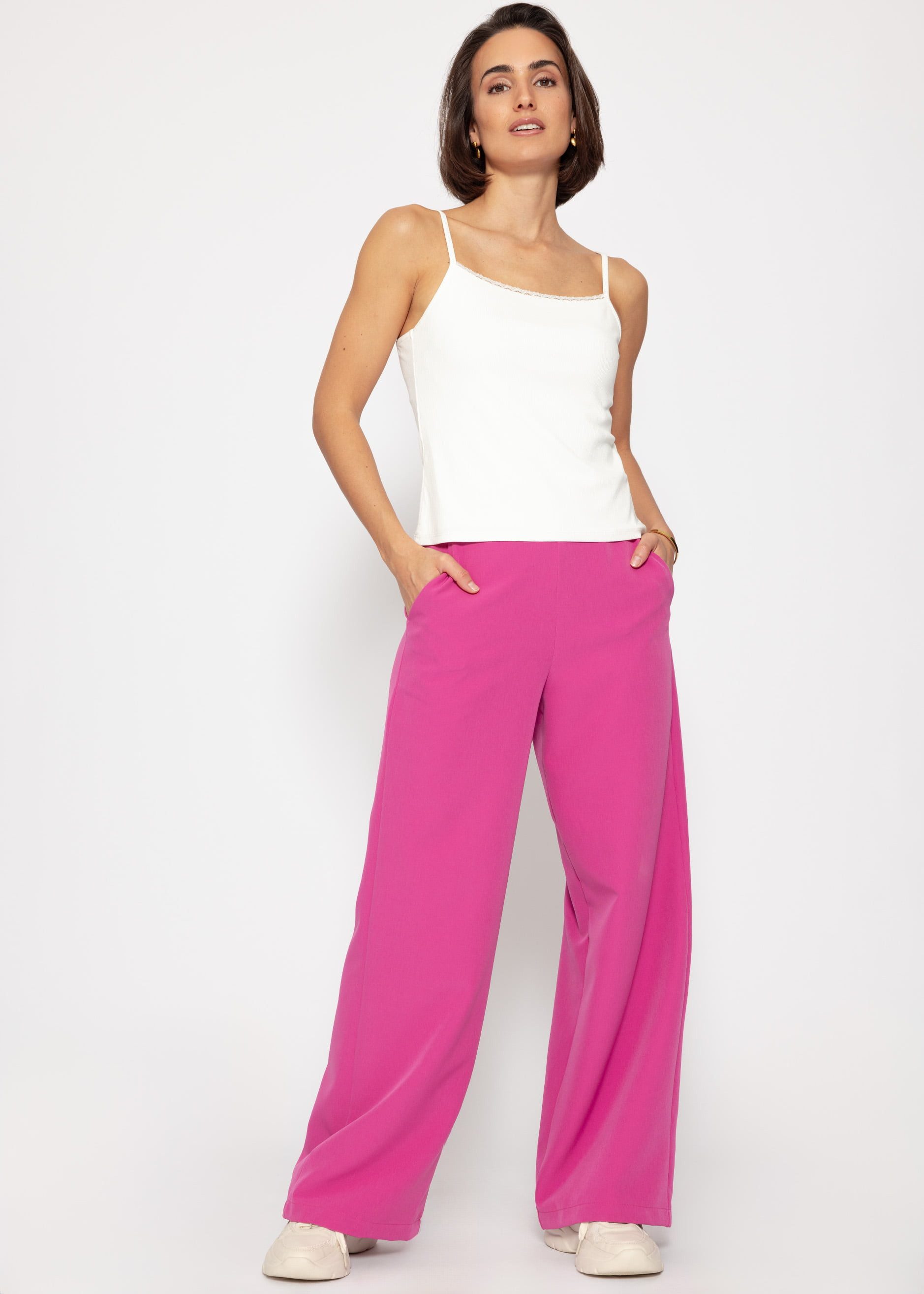 SASSYCLASSY Trägertop Strick-Top Damen mit Spitze am Rundhalsausschnitt Trägertop in Rippstruktur mit schmeichelndem Passform Schwarz Weiß – Bild 4 von 5