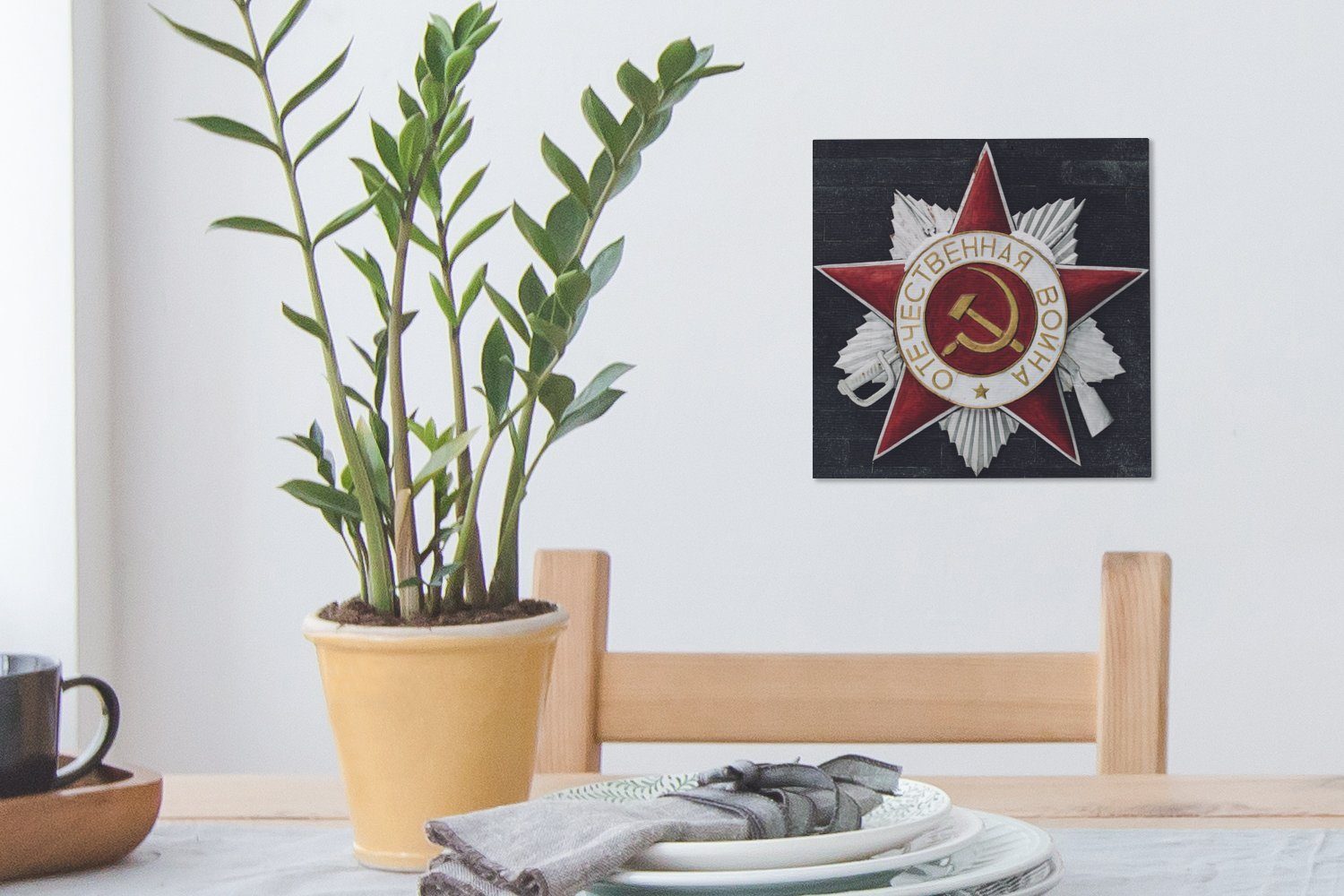 Der Schlafzimmer aus sowjetische und St), für Leinwandbild Sichel Russischen Wohnzimmer der (1 Hammer OneMillionCanvasses® Leinwand die Bilder Revolution,
