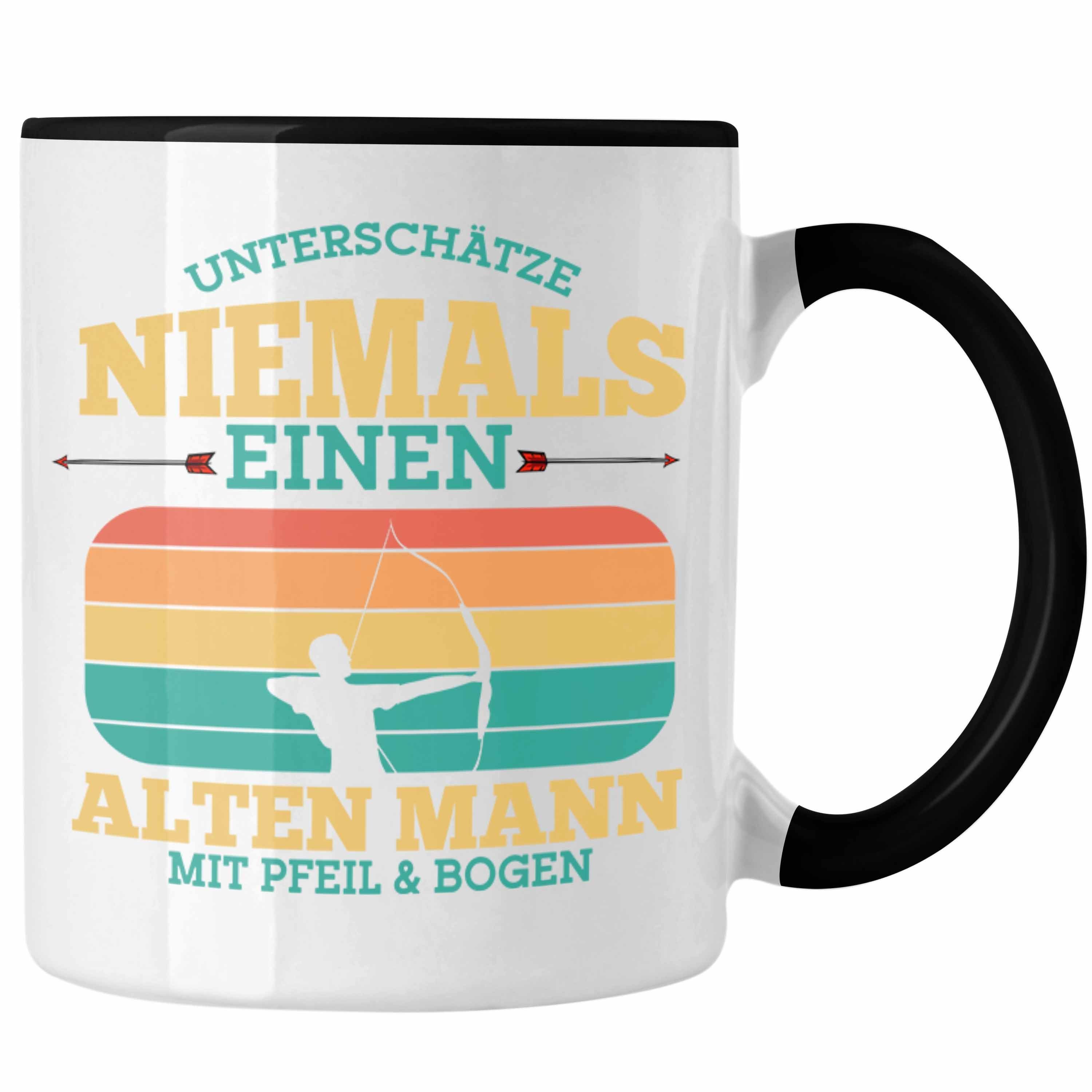 Trendation Tasse Lustige Bogenschütze Tasse Geschenk für Pfeil & Bogen Enthusiasten Schwarz