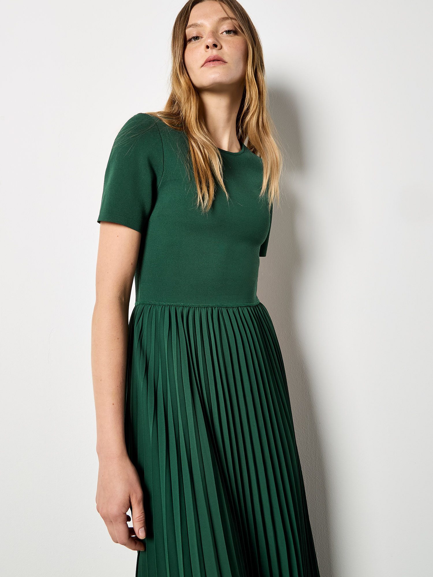 Apricot Midikleid Kleid im Materialmix mit Strickoberteil und Plisseerock