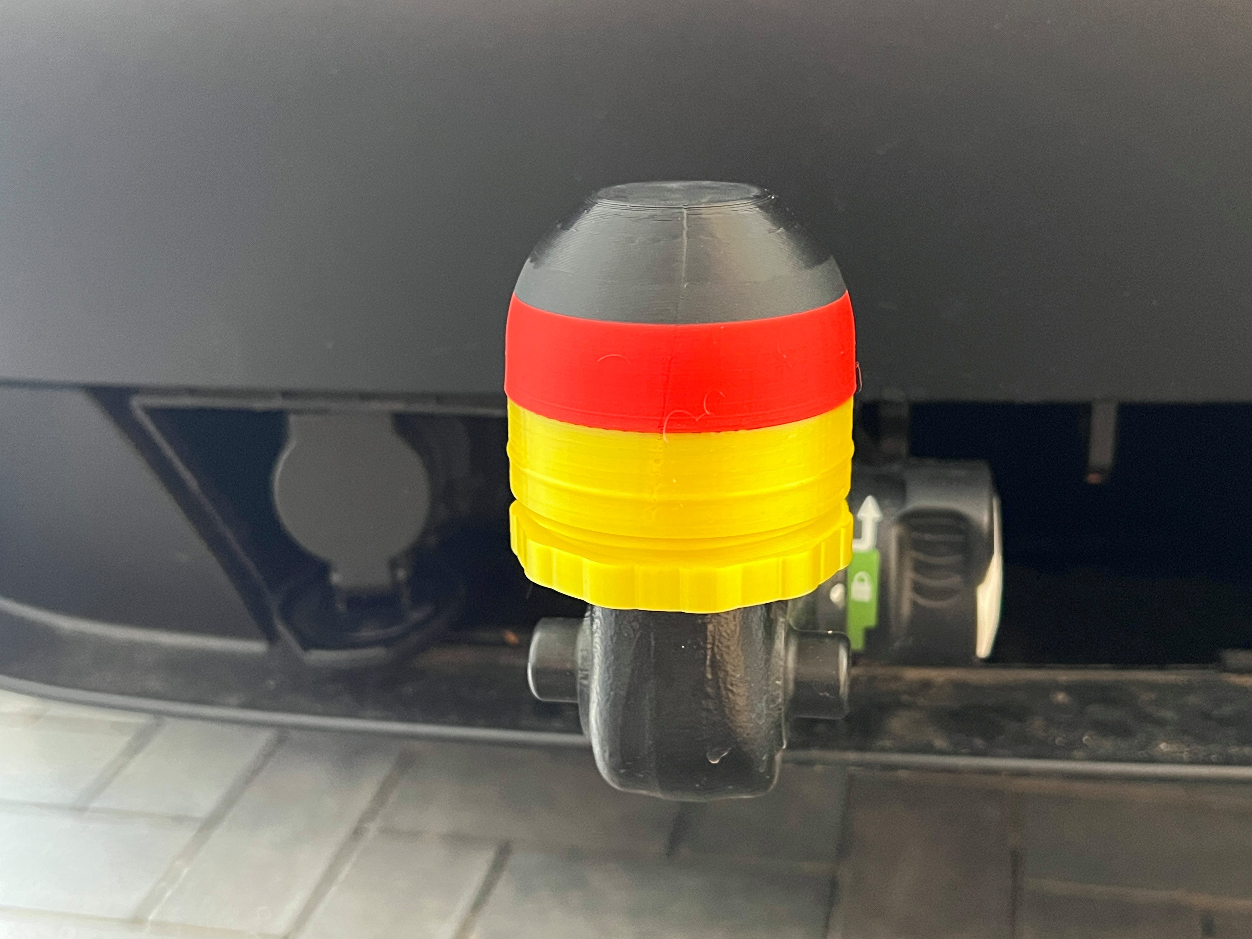 eXODA Anhänger Abdeckung für Anhängerkupplung Schwarz-Rot-Gold mit Schraubgewinde