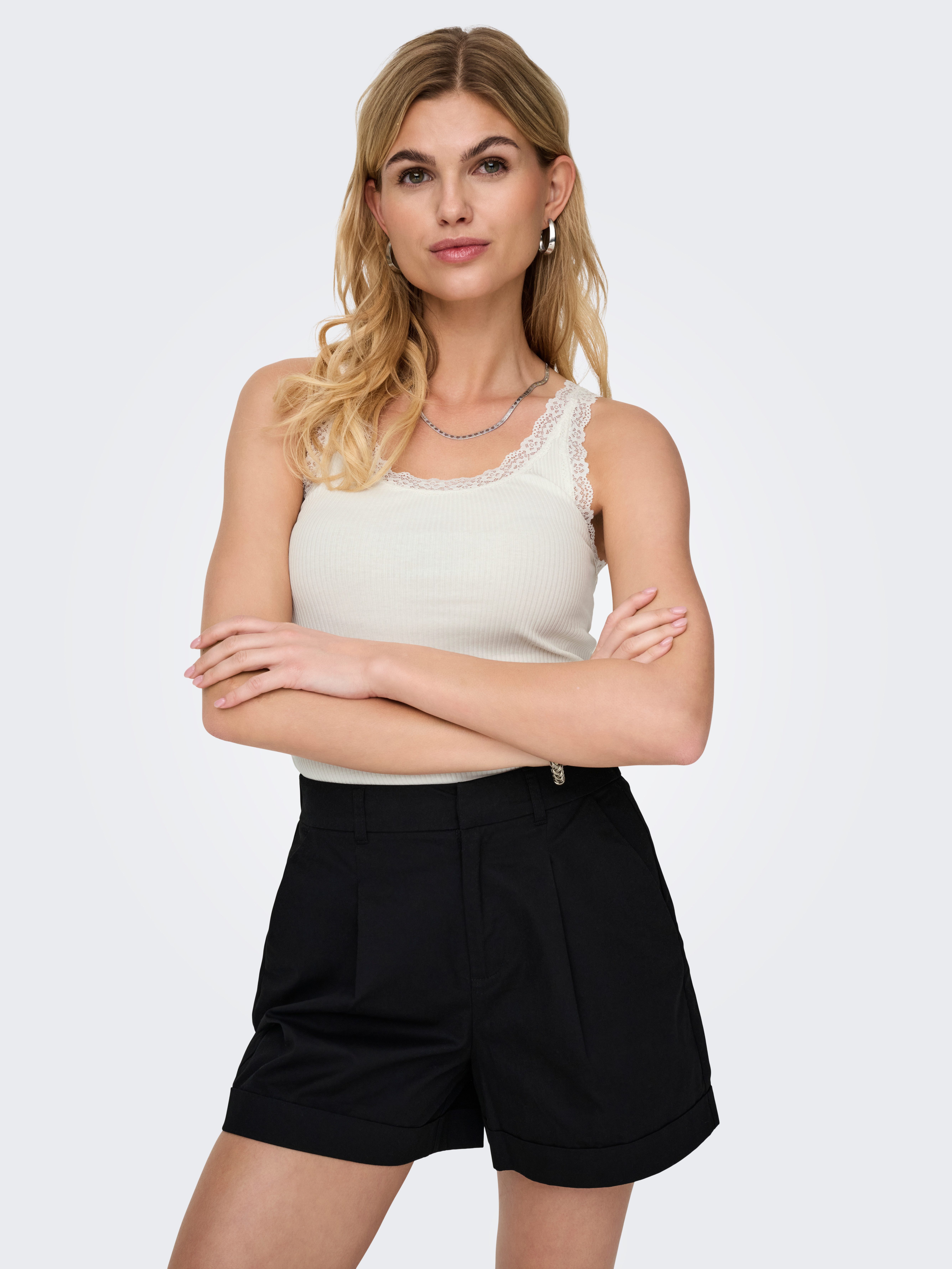 ONLY Tanktop ONLSARA – Tanktop mit Spitzendetail am Ausschnitt Baumwollmischung, regular fit
