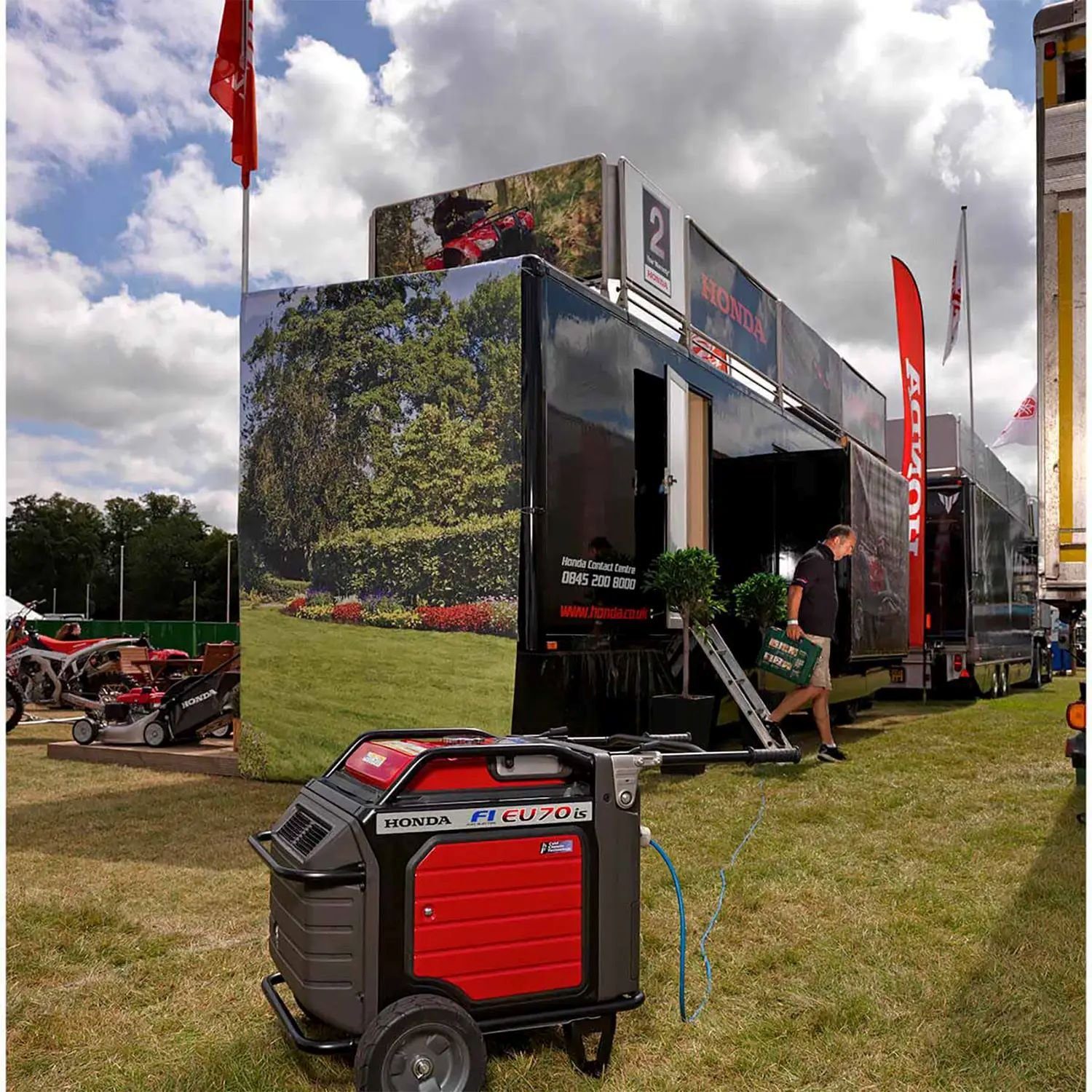 Honda EU 70is Inverter Generator, 5 kW (Set includes generator, spark plug wrench, and instruction manual), Digital Auto Voltage Regulator D-AVR